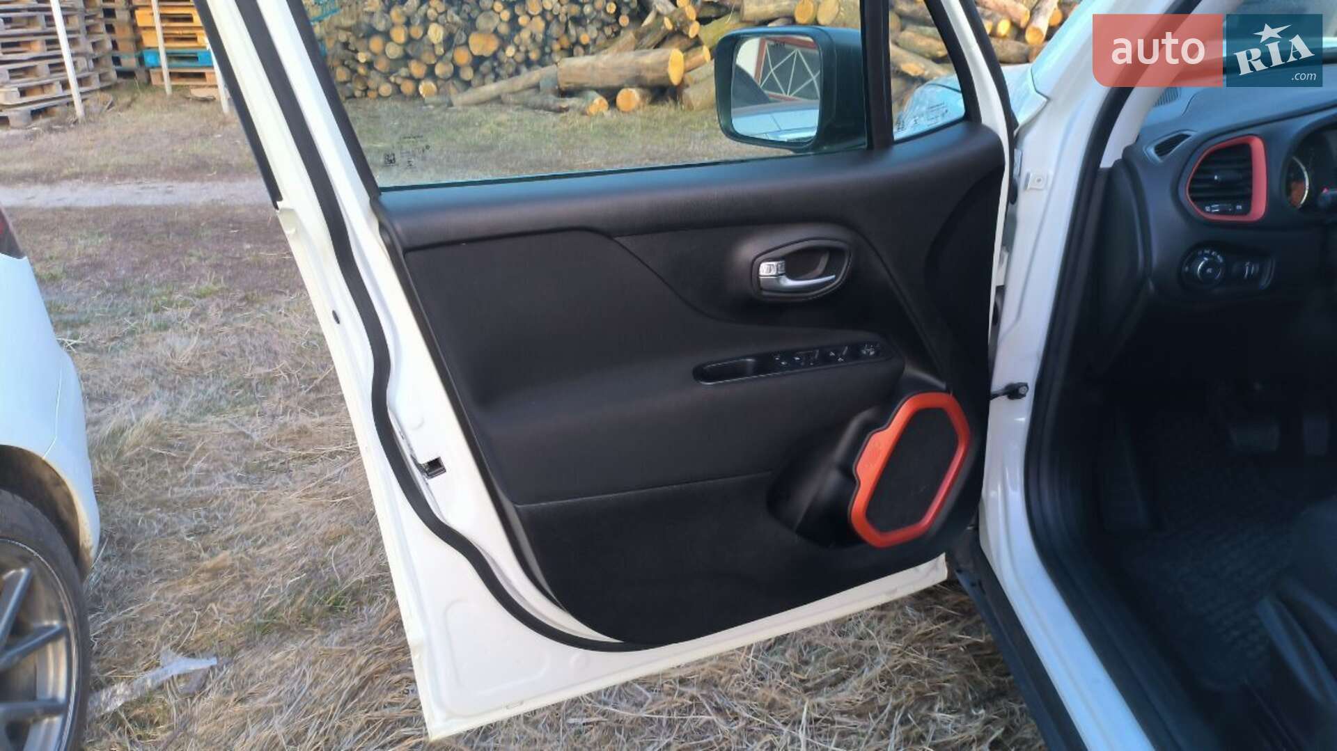 Jeep Renegade 2018 VIN ZACCJBAB6JPH52528 фото оголошення 38 з 49