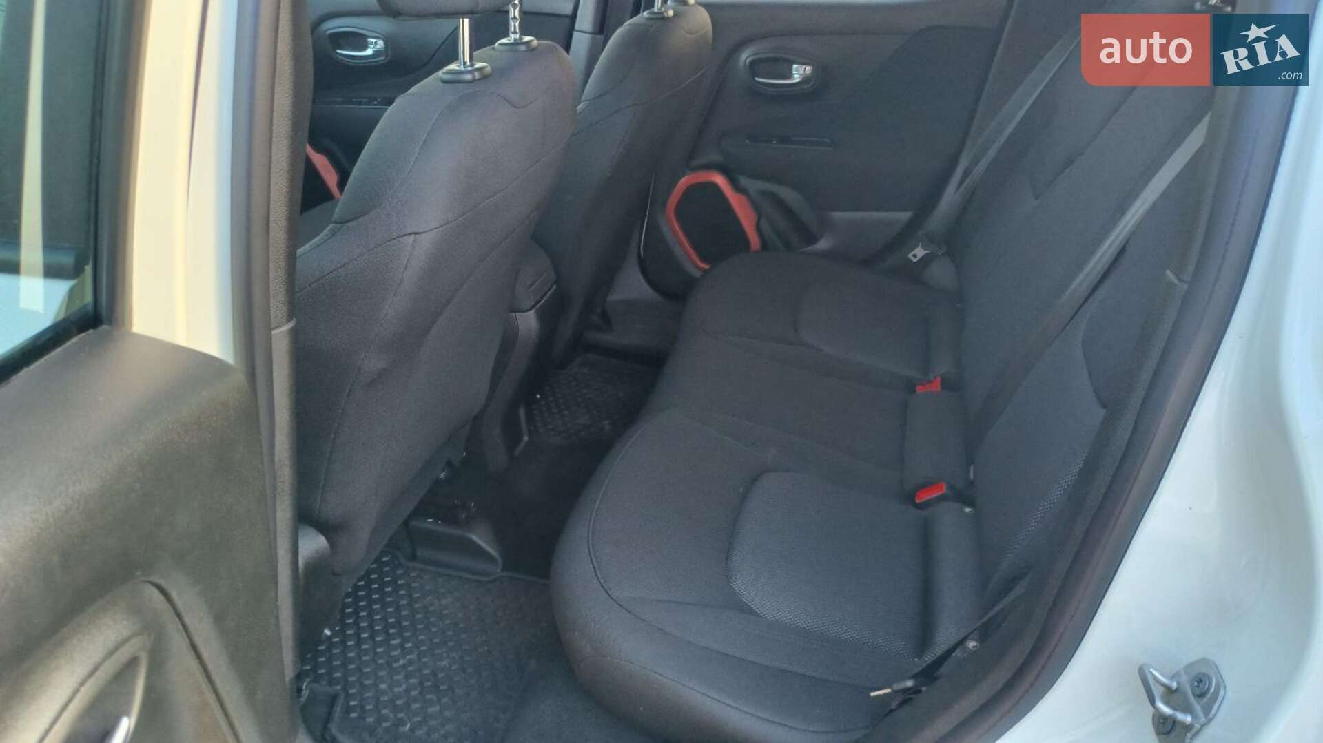 Jeep Renegade 2018 VIN ZACCJBAB6JPH52528 фото оголошення 39 з 49
