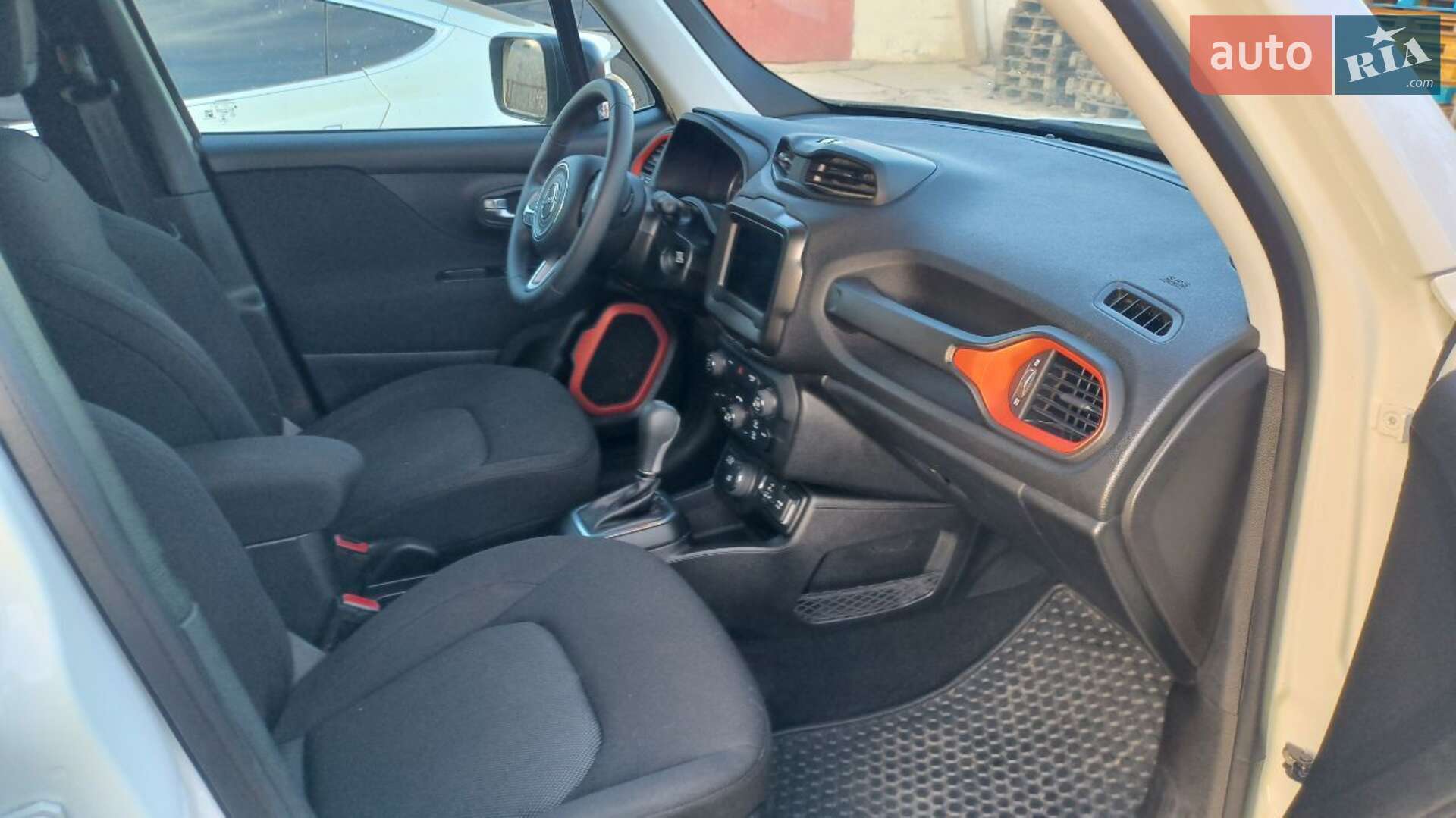Jeep Renegade 2018 VIN ZACCJBAB6JPH52528 фото оголошення 46 з 49