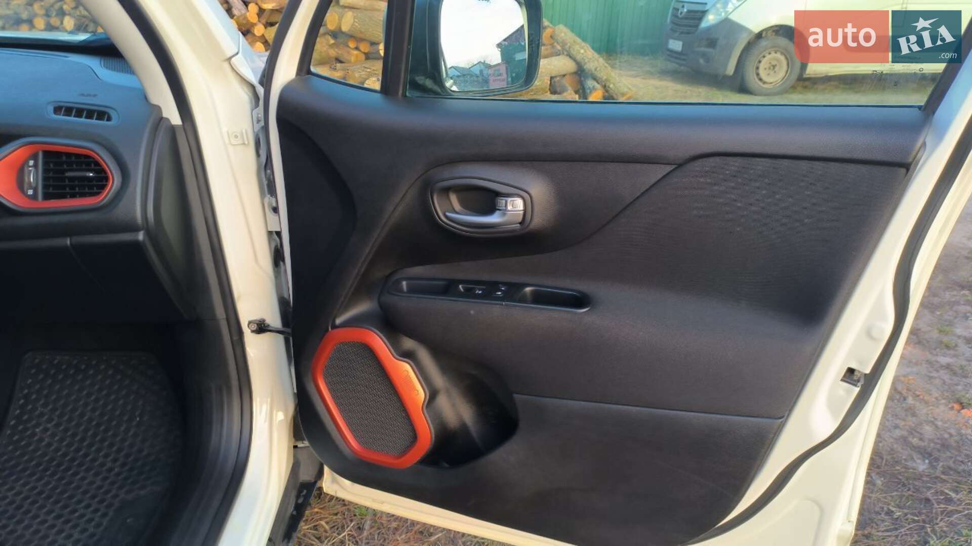 Jeep Renegade 2018 VIN ZACCJBAB6JPH52528 фото оголошення 47 з 49