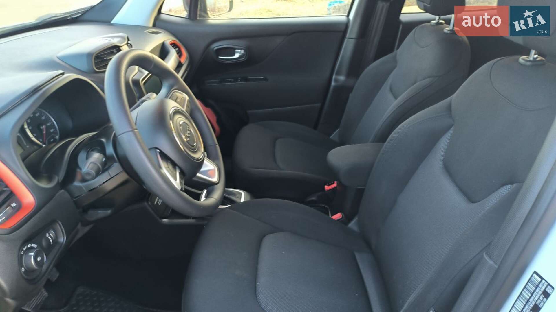 Jeep Renegade 2018 VIN ZACCJBAB6JPH52528 фото оголошення 36 з 49