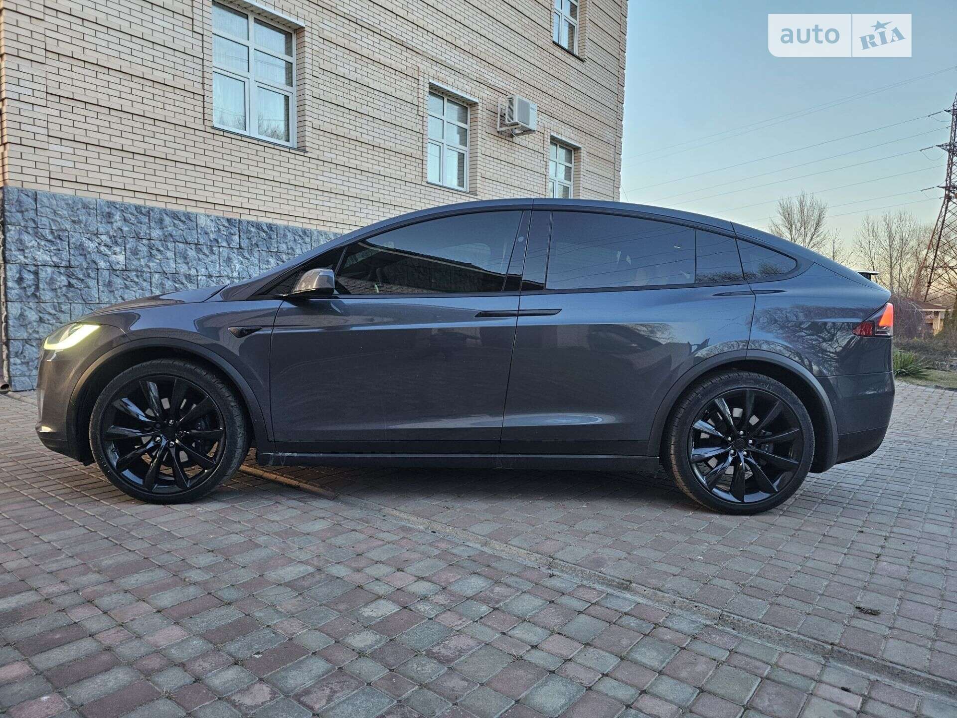 Tesla Model X 2018 VIN 5YJXCDE26JF125711 фото оголошення 4 з 22