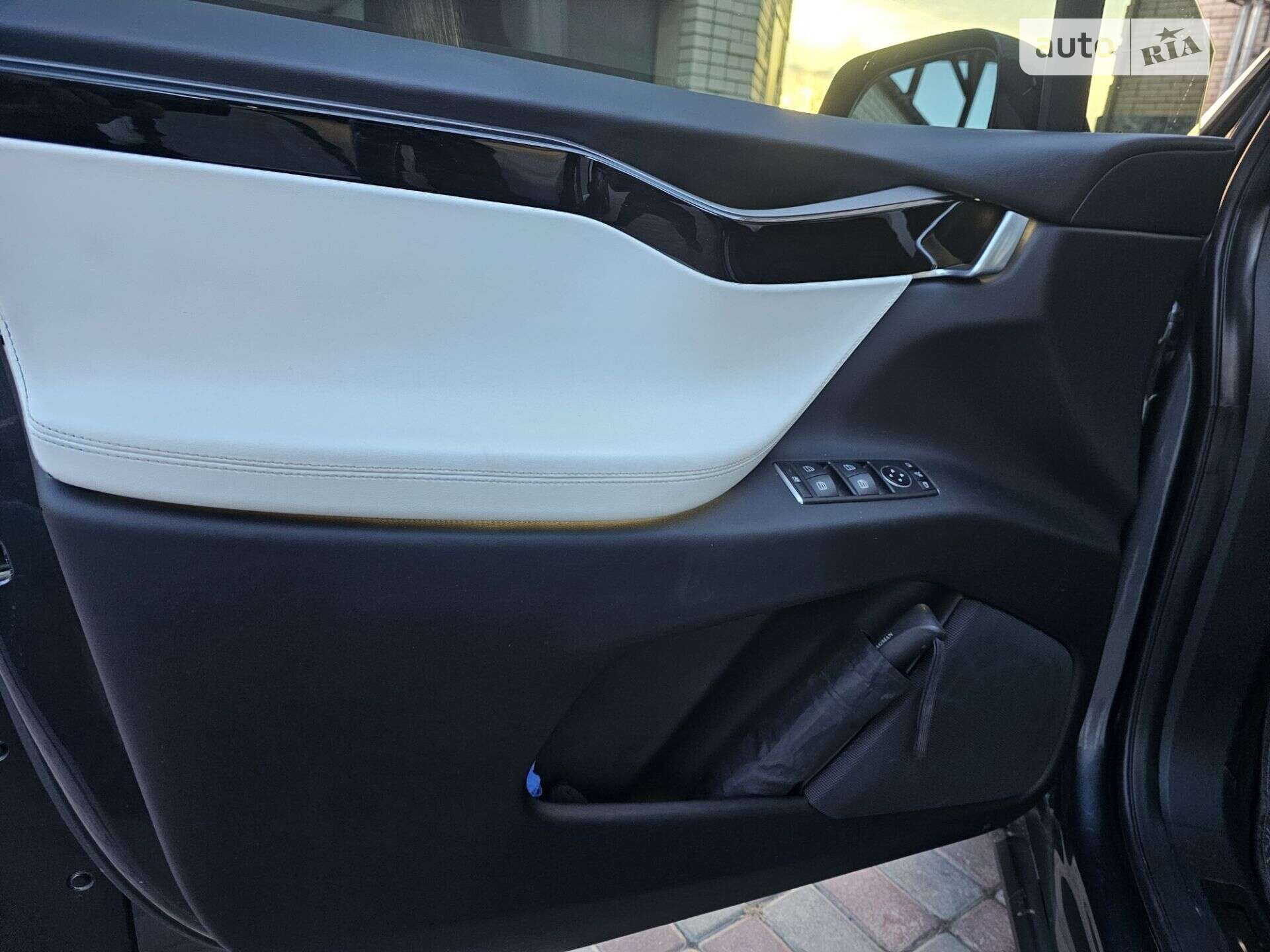 Tesla Model X 2018 VIN 5YJXCDE26JF125711 фото оголошення 10 з 22