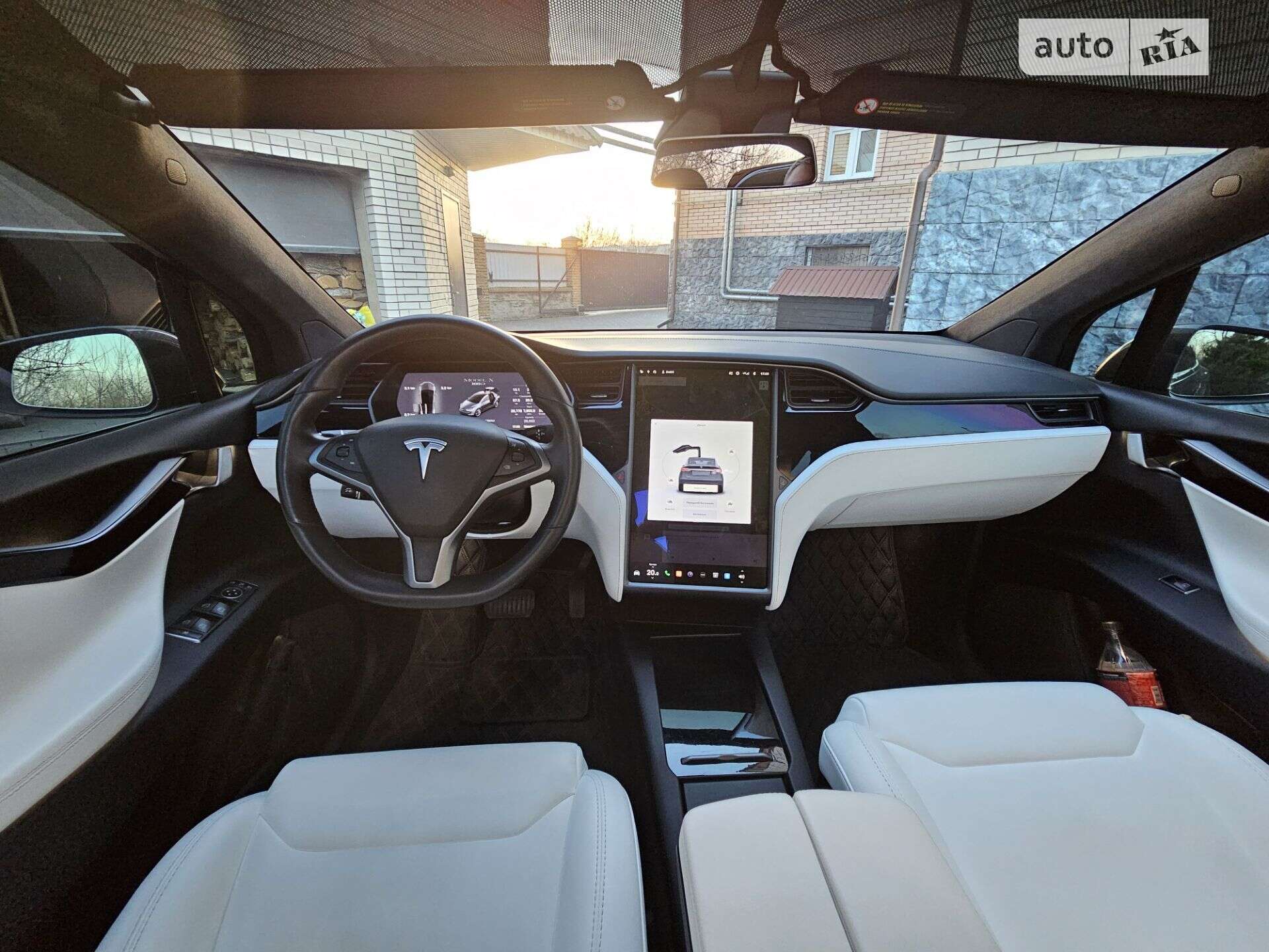 Tesla Model X 2018 VIN 5YJXCDE26JF125711 фото оголошення 15 з 22