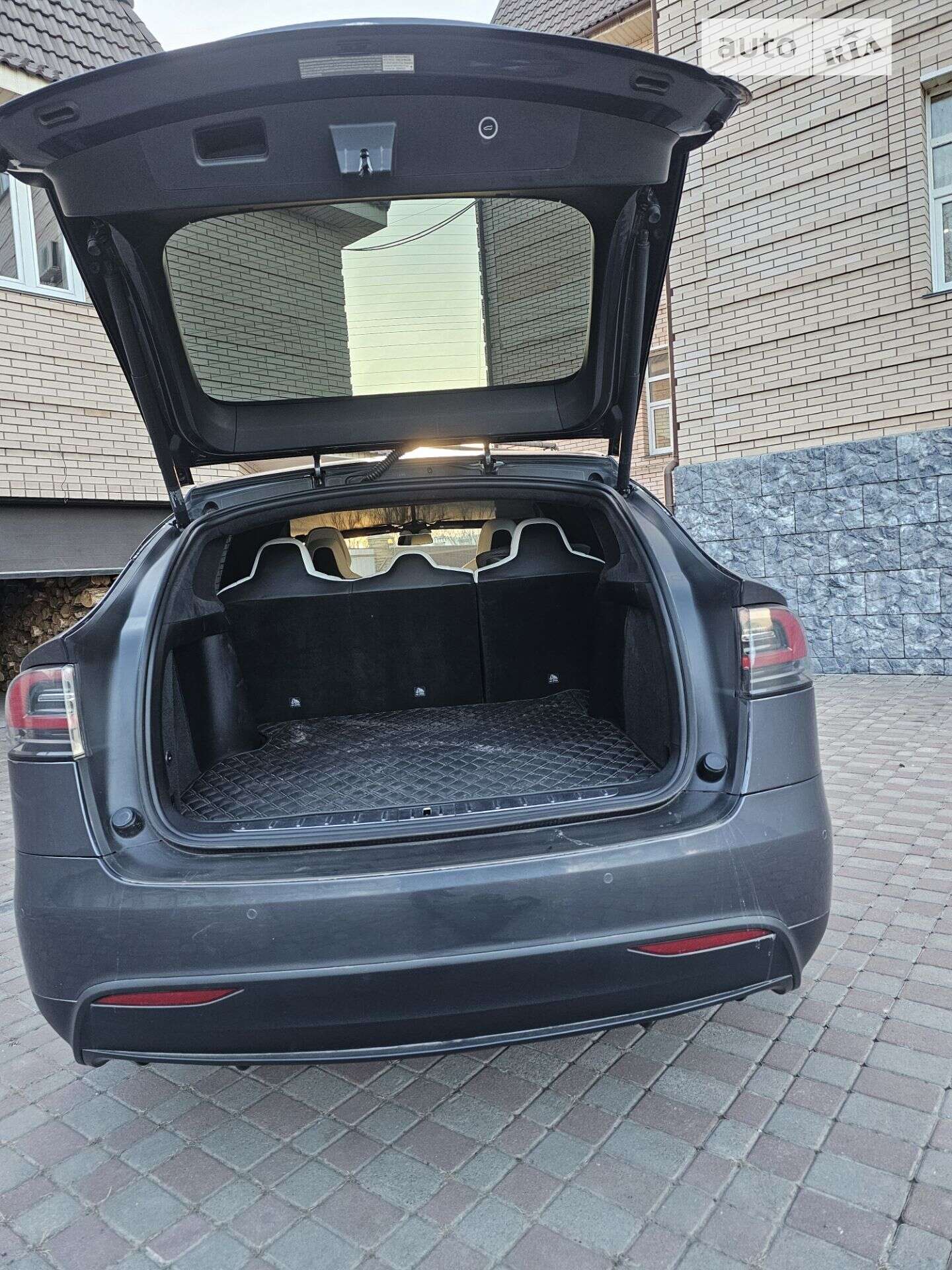 Tesla Model X 2018 VIN 5YJXCDE26JF125711 фото оголошення 16 з 22