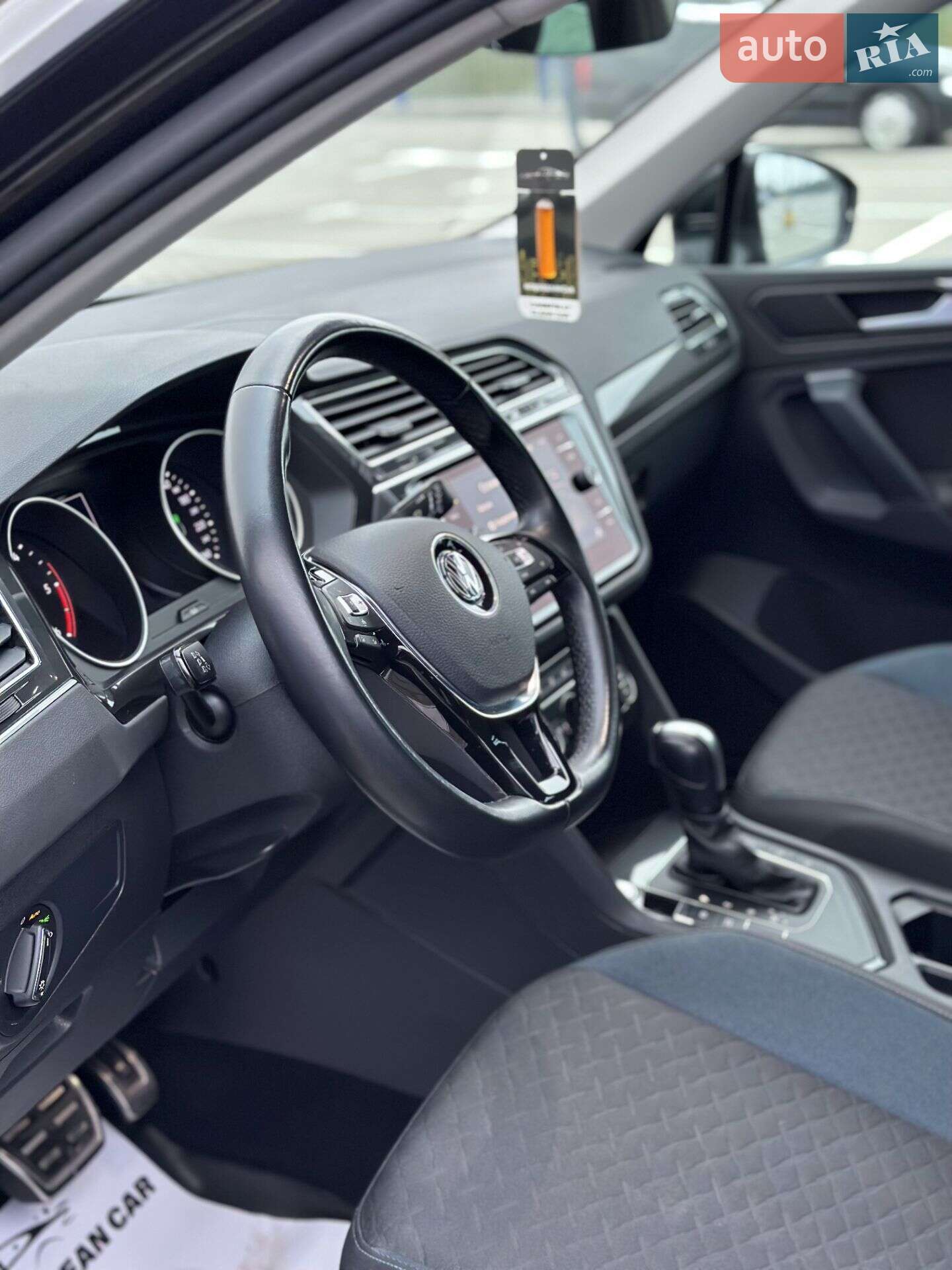 Volkswagen Tiguan 2019 VIN WVGZZZ5NZLW825031 фото оголошення 4 з 76