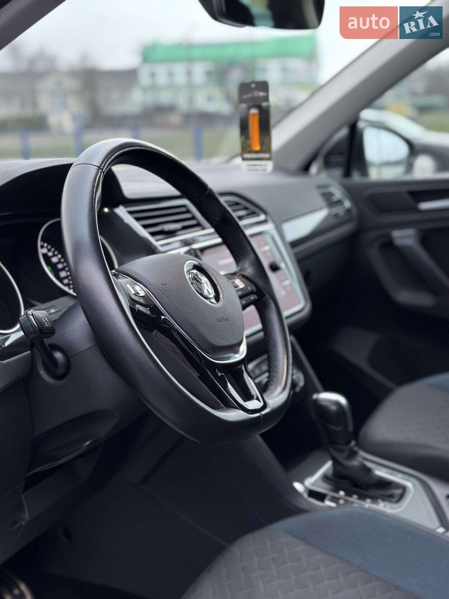 Volkswagen Tiguan 2019 VIN WVGZZZ5NZLW825031 фото оголошення 3 з 76