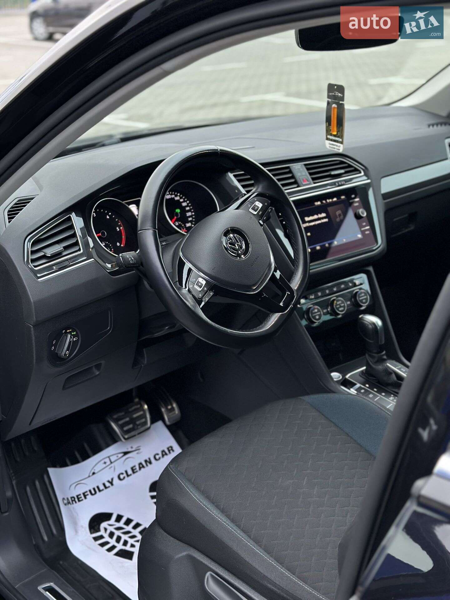 Volkswagen Tiguan 2019 VIN WVGZZZ5NZLW825031 фото оголошення 18 з 76