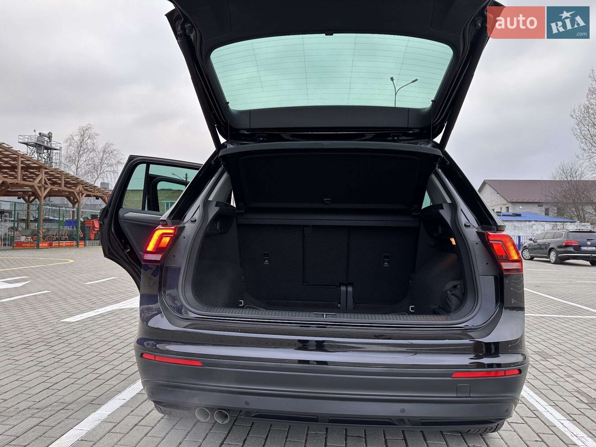 Volkswagen Tiguan 2019 VIN WVGZZZ5NZLW825031 фото оголошення 20 з 76