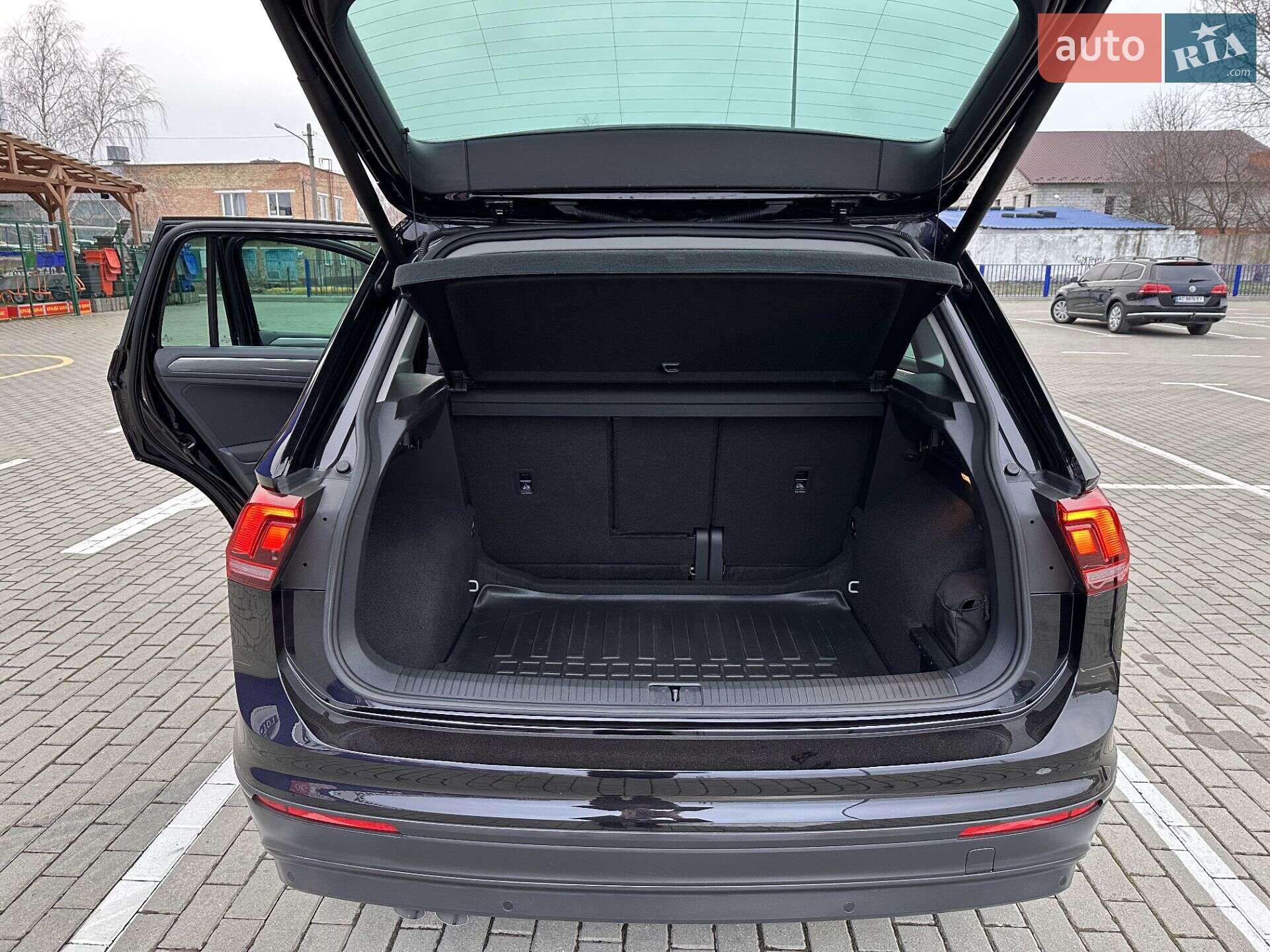Volkswagen Tiguan 2019 VIN WVGZZZ5NZLW825031 фото оголошення 21 з 76