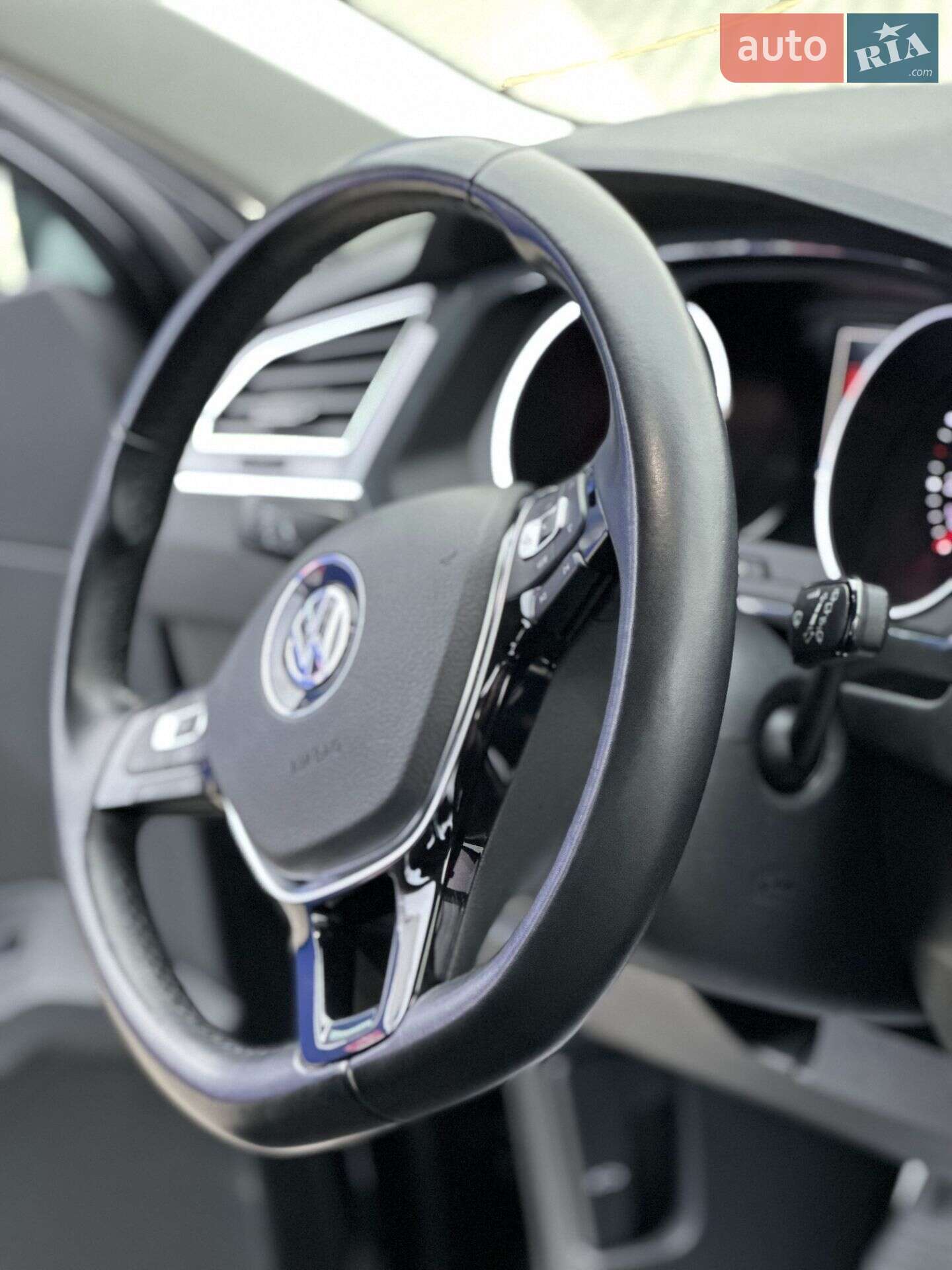 Volkswagen Tiguan 2019 VIN WVGZZZ5NZLW825031 фото оголошення 24 з 76