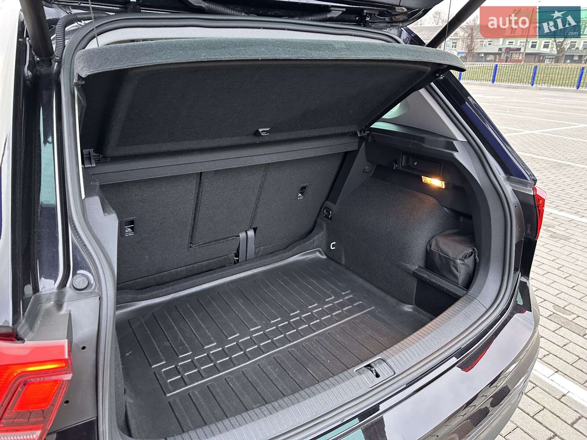 Volkswagen Tiguan 2019 VIN WVGZZZ5NZLW825031 фото оголошення 19 з 76