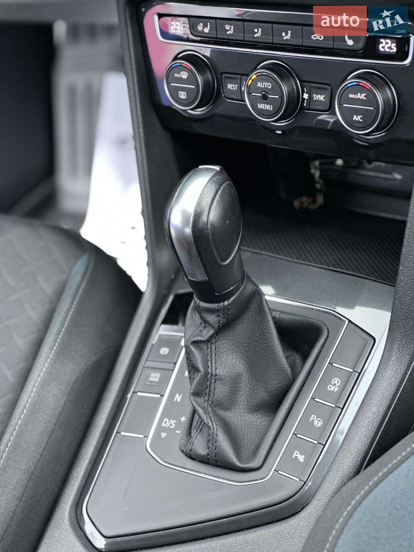 Volkswagen Tiguan 2019 VIN WVGZZZ5NZLW825031 фото оголошення 25 з 76