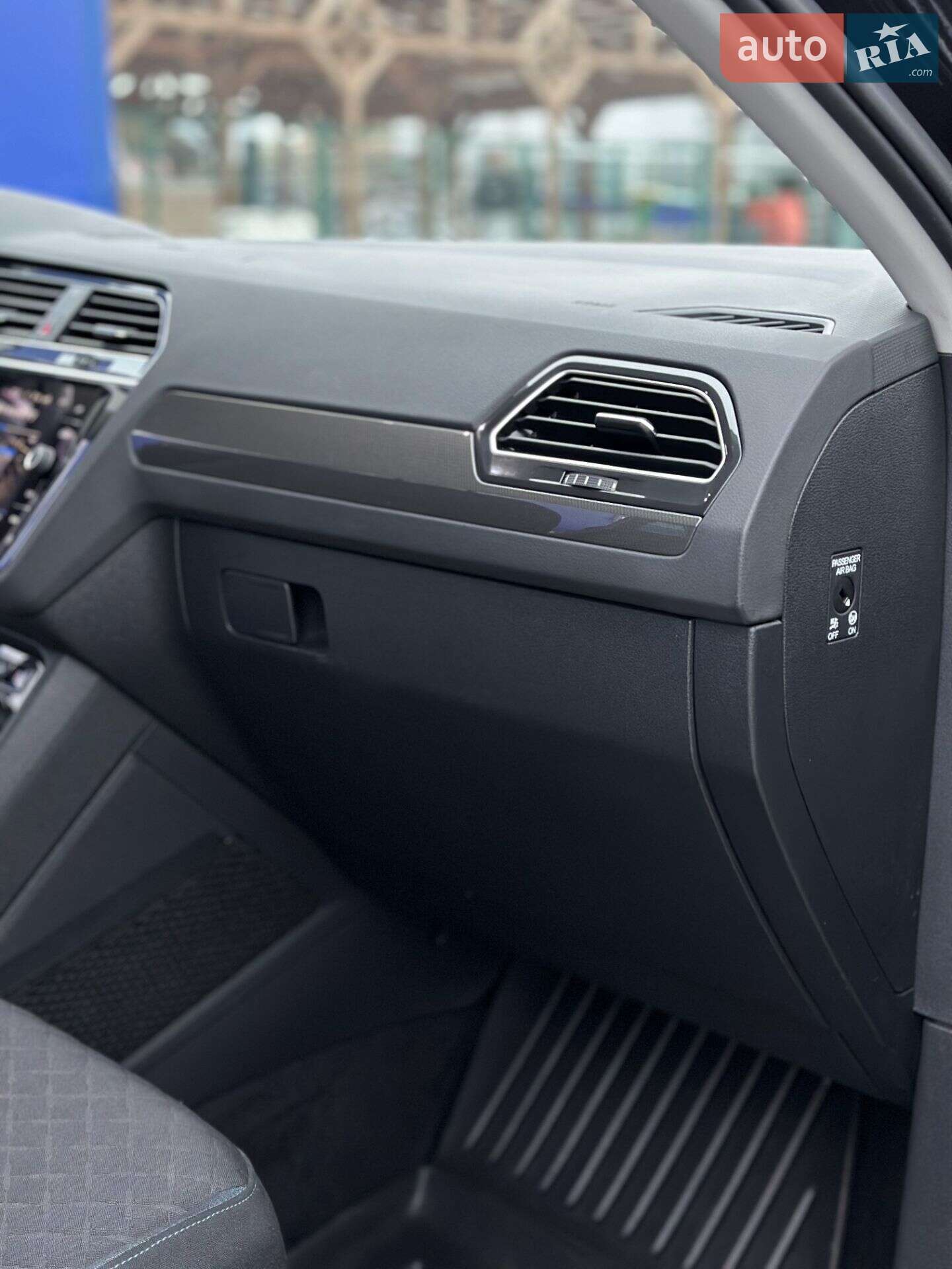 Volkswagen Tiguan 2019 VIN WVGZZZ5NZLW825031 фото оголошення 47 з 76