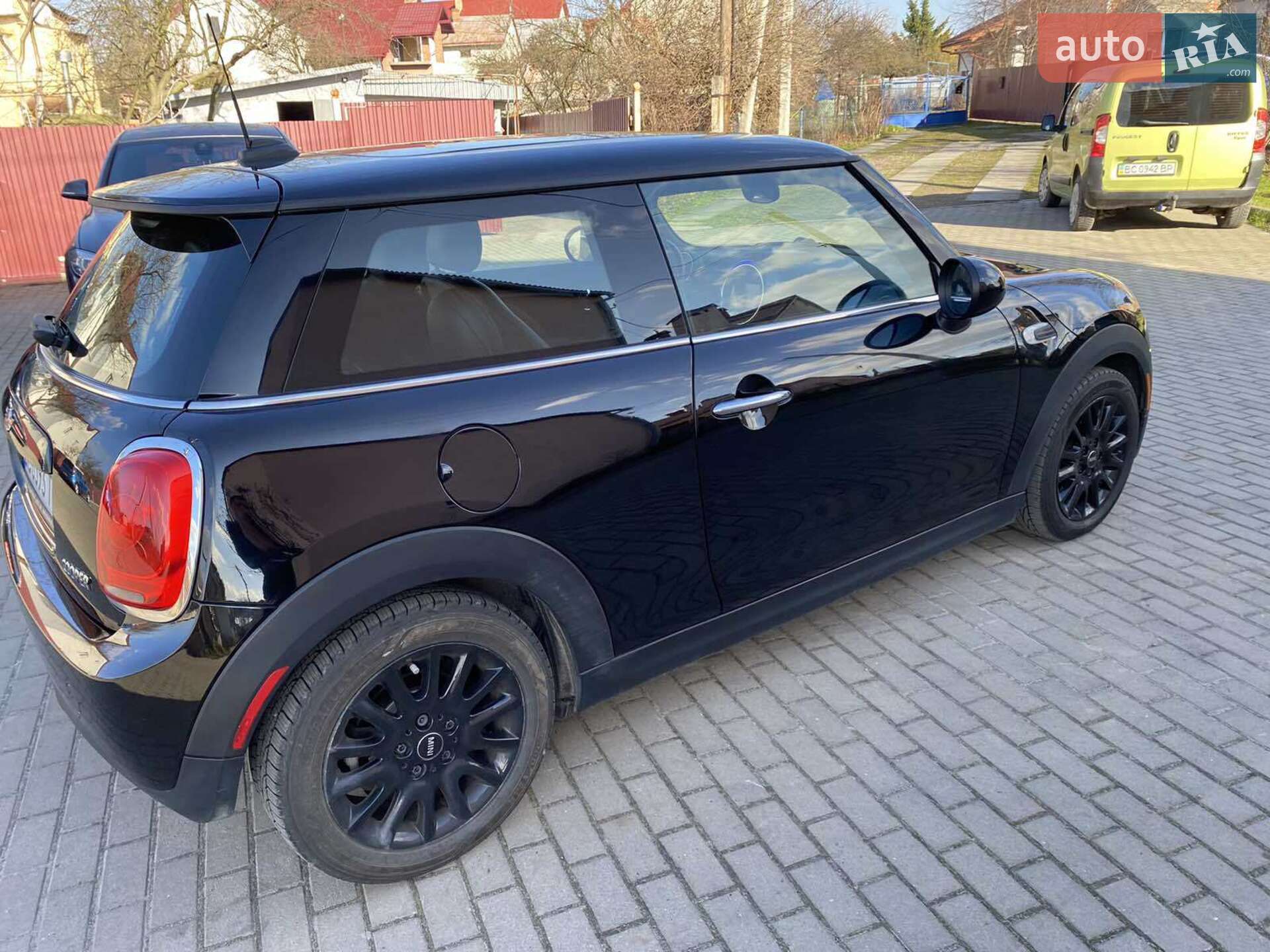 MINI Hatch 2017 VIN WMWXP5C31H2G60545 фото оголошення 10 з 30