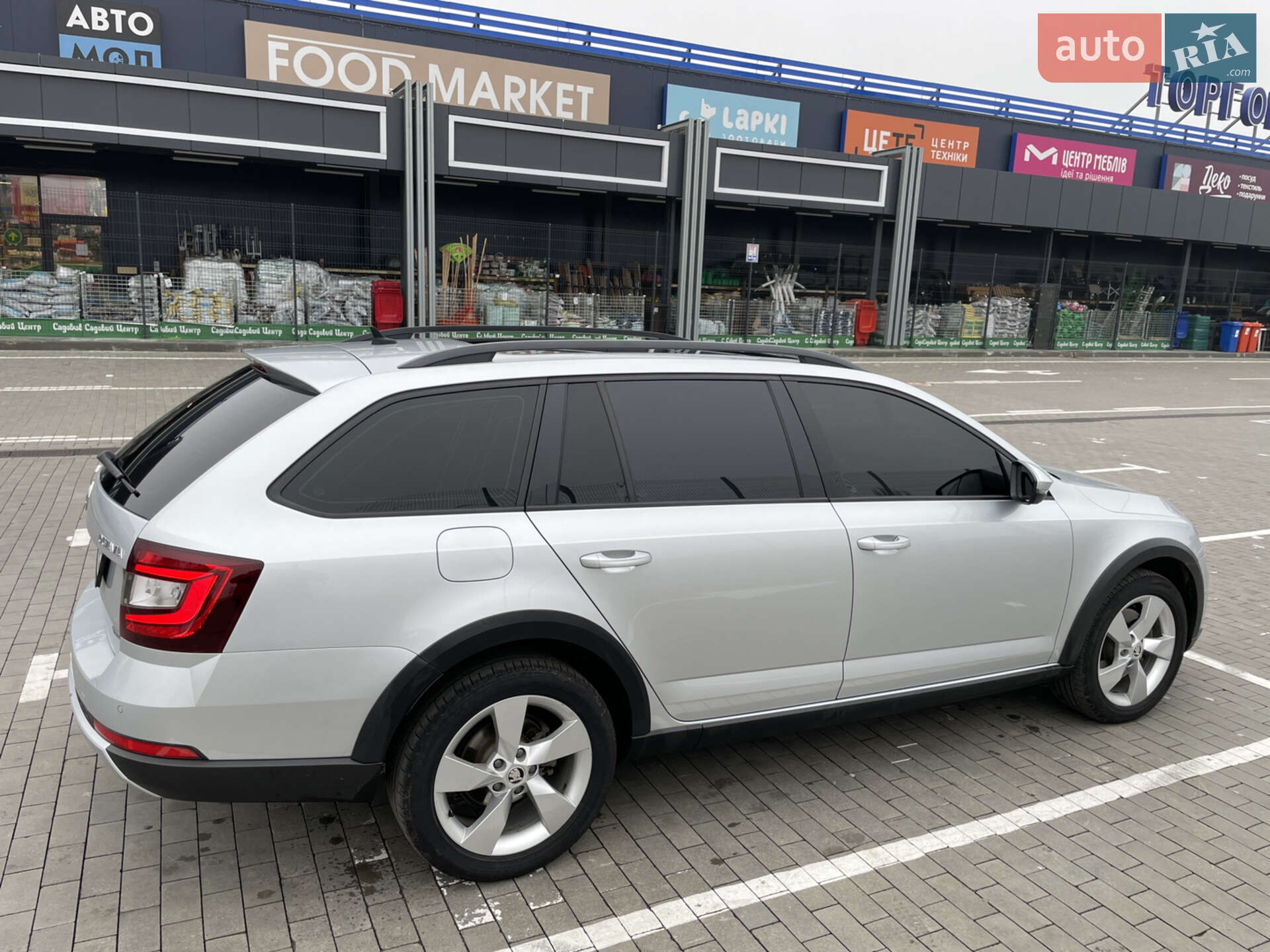 Skoda Octavia Scout 2017 VIN TMBLK7NE3J0188454 фото оголошення 9 з 92
