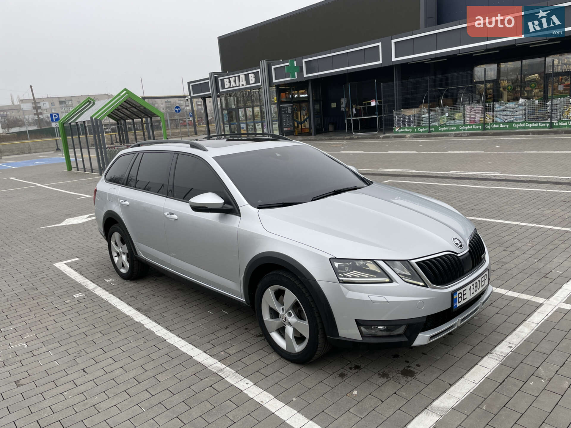 Skoda Octavia Scout 2017 VIN TMBLK7NE3J0188454 фото оголошення 10 з 92