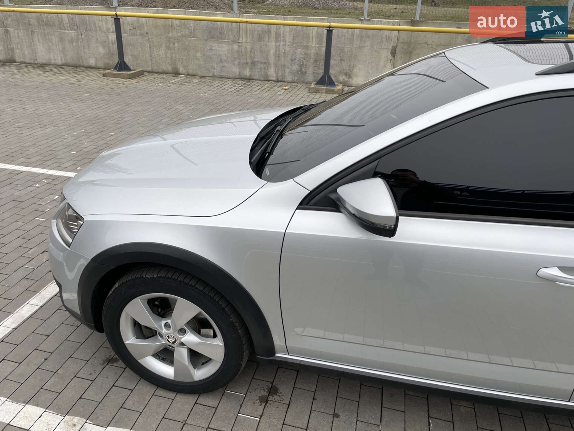 Skoda Octavia Scout 2017 VIN TMBLK7NE3J0188454 фото оголошення 17 з 92