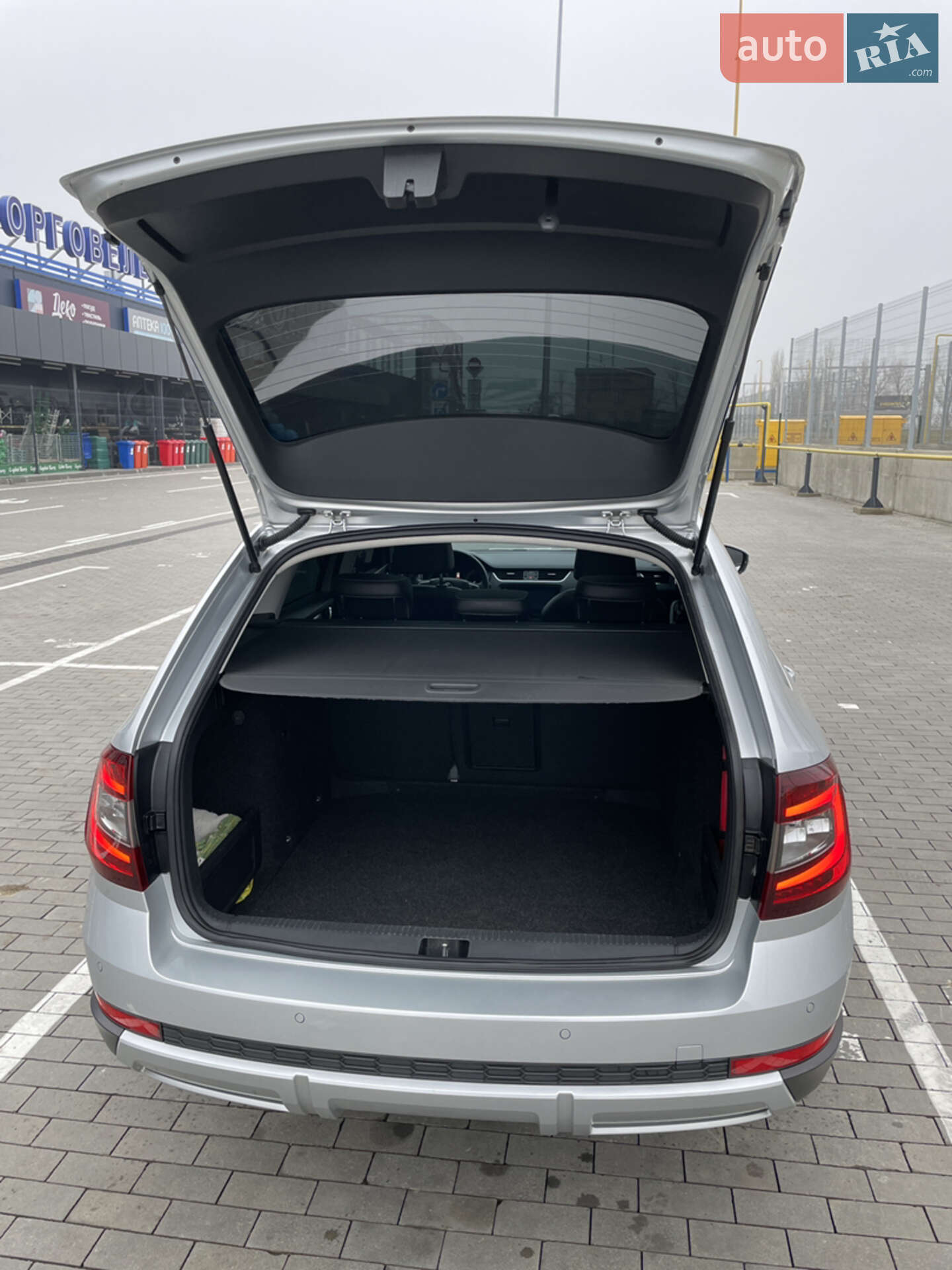 Skoda Octavia Scout 2017 VIN TMBLK7NE3J0188454 фото оголошення 24 з 92