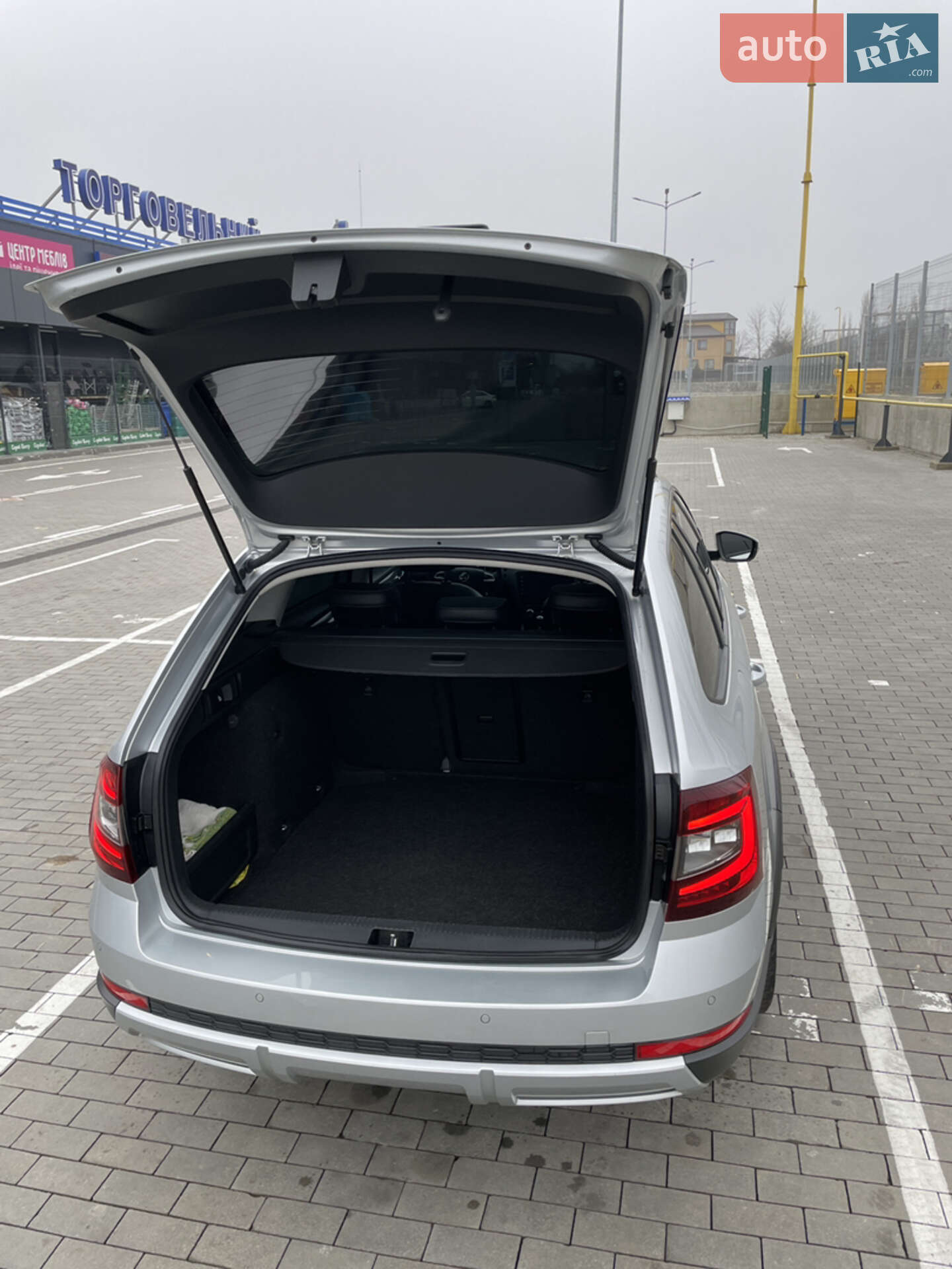 Skoda Octavia Scout 2017 VIN TMBLK7NE3J0188454 фото оголошення 27 з 92