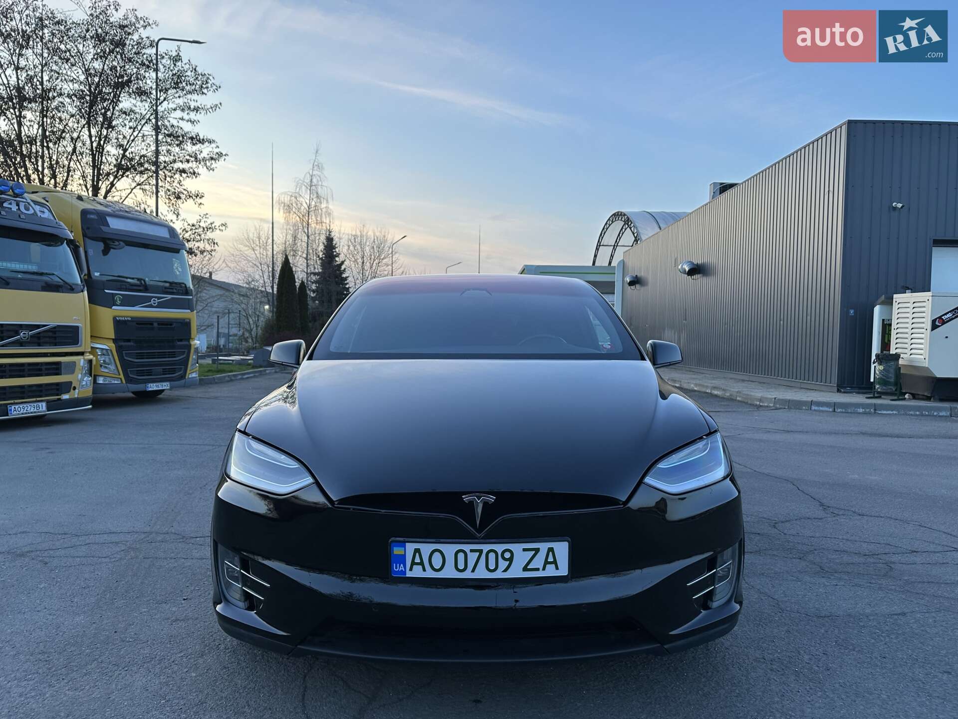 Tesla Model X 2018 VIN 5YJXCAE20JF123581 фото оголошення 4 з 26