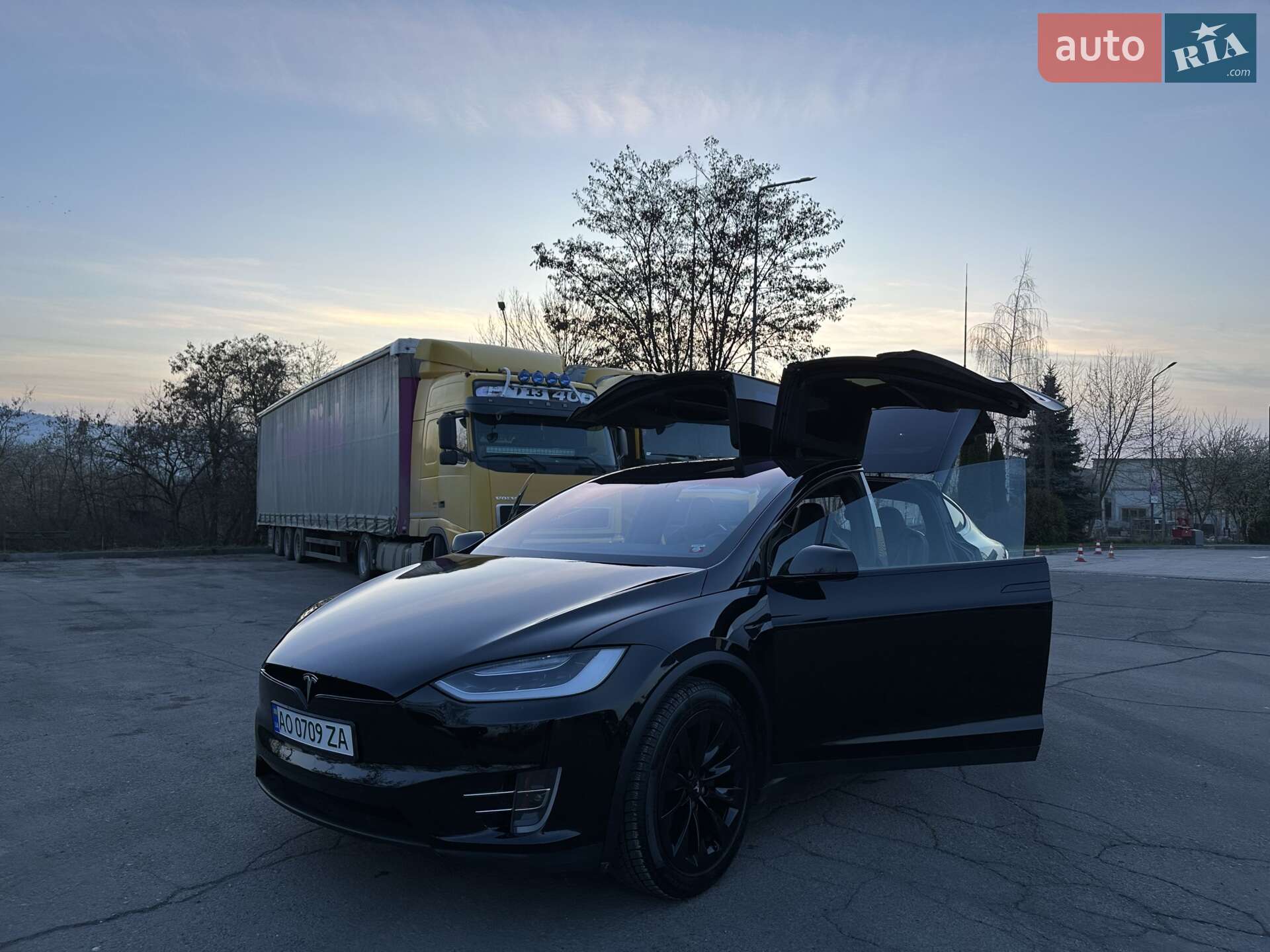 Tesla Model X 2018 VIN 5YJXCAE20JF123581 фото оголошення 14 з 26