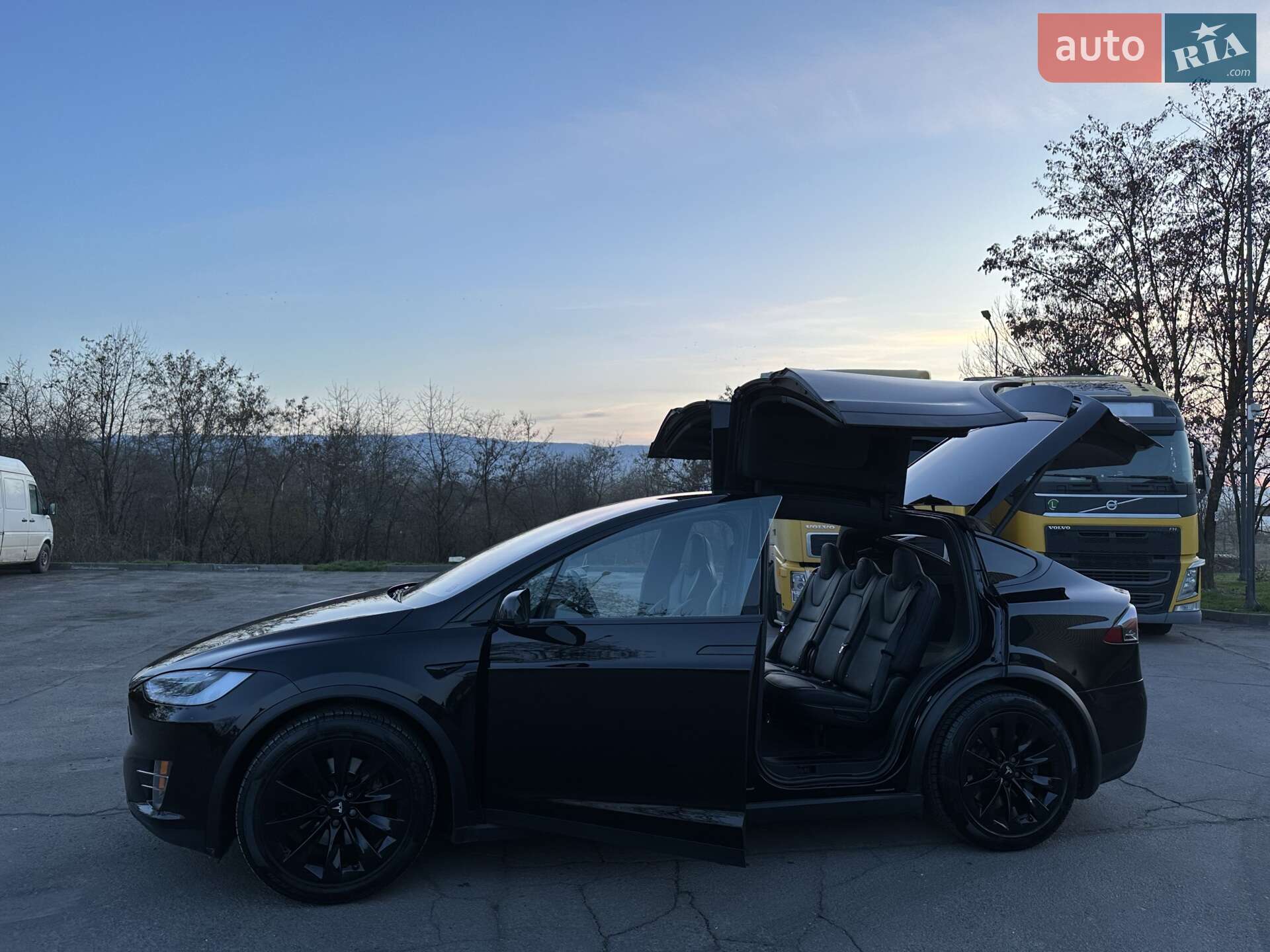 Tesla Model X 2018 VIN 5YJXCAE20JF123581 фото оголошення 15 з 26