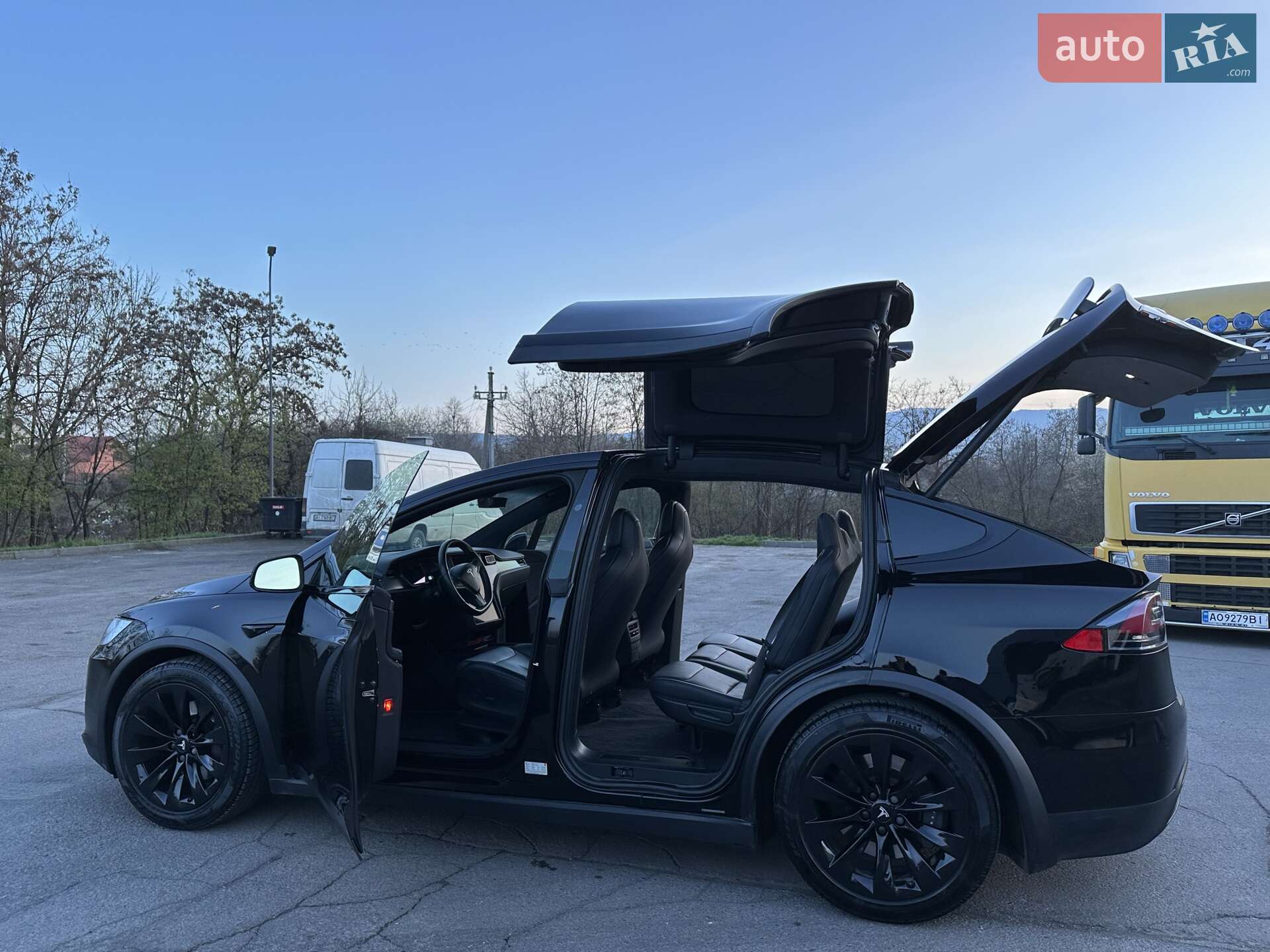 Tesla Model X 2018 VIN 5YJXCAE20JF123581 фото оголошення 16 з 26