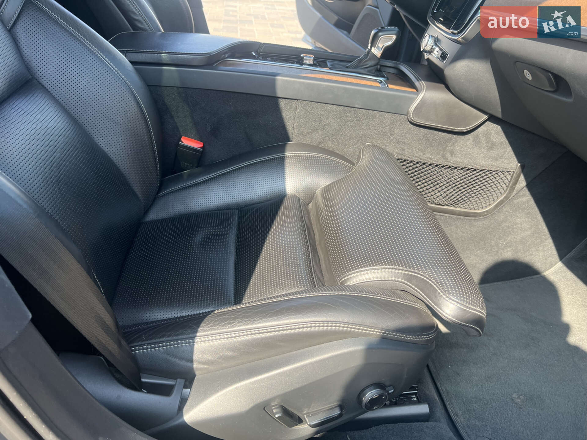 Volvo S90 2016 VIN YV1A22ML6H1005203 фото оголошення 17 з 28