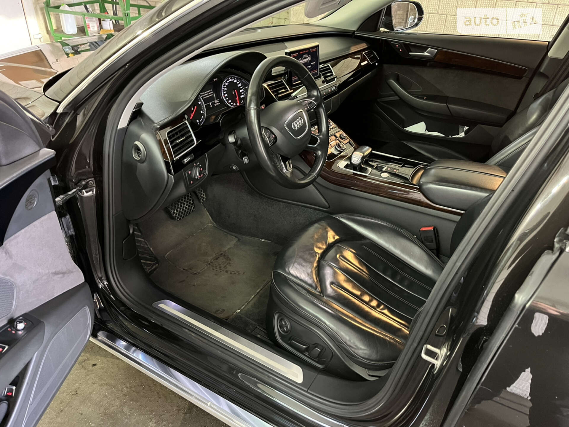 Audi A8 2017 VIN WAUZZZ4H0HN011531 фото оголошення 4 з 11