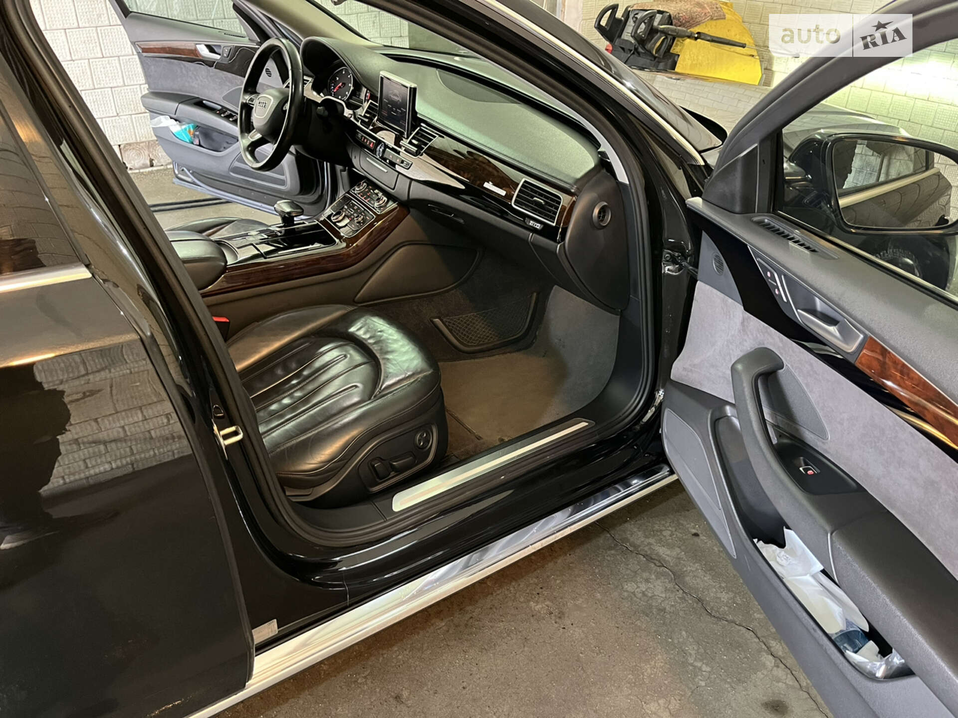 Audi A8 2017 VIN WAUZZZ4H0HN011531 фото оголошення 11 з 11