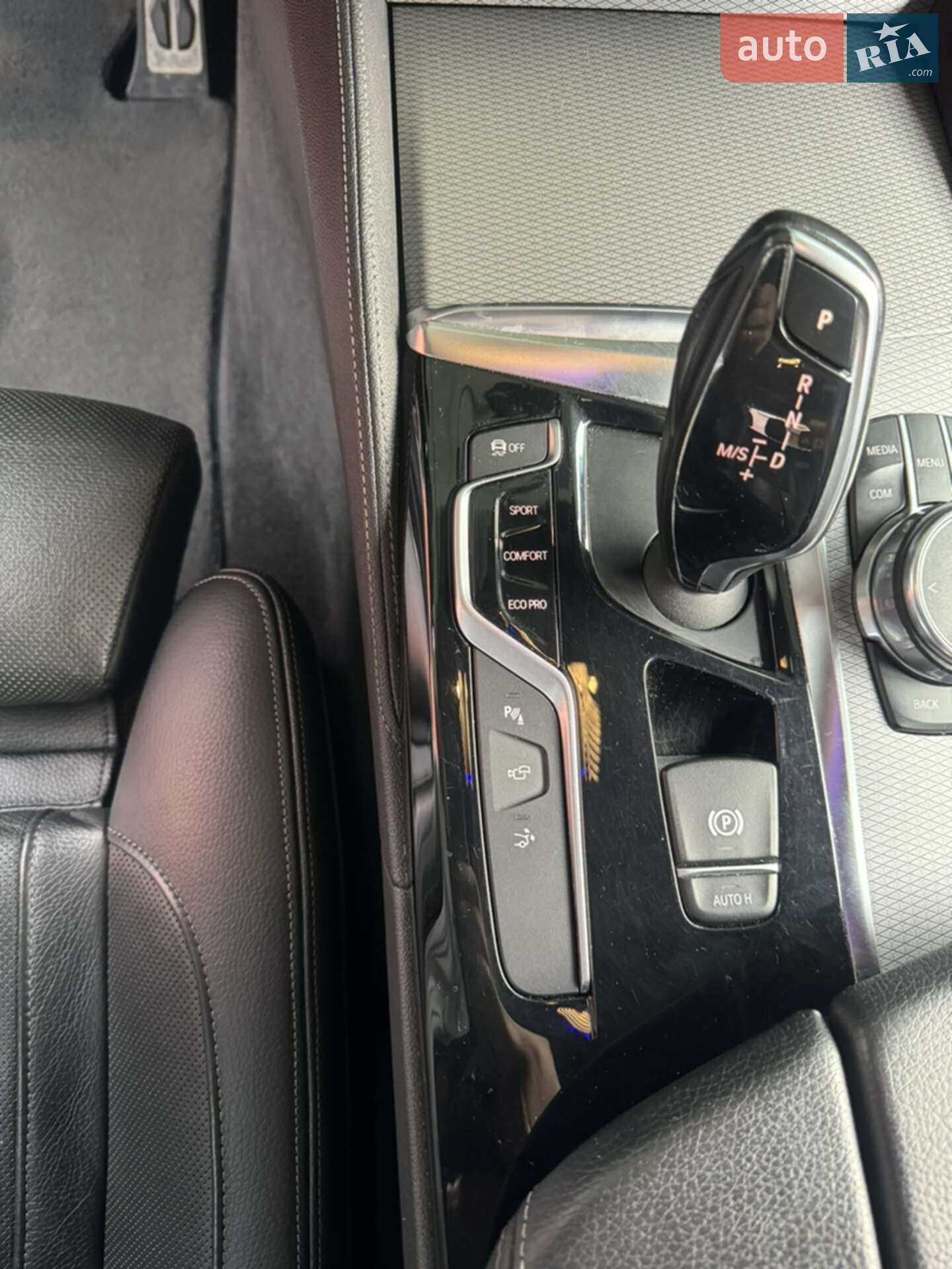 BMW 6 Series GT 2018 VIN WBAJW81060BK92822 фото оголошення 12 з 34