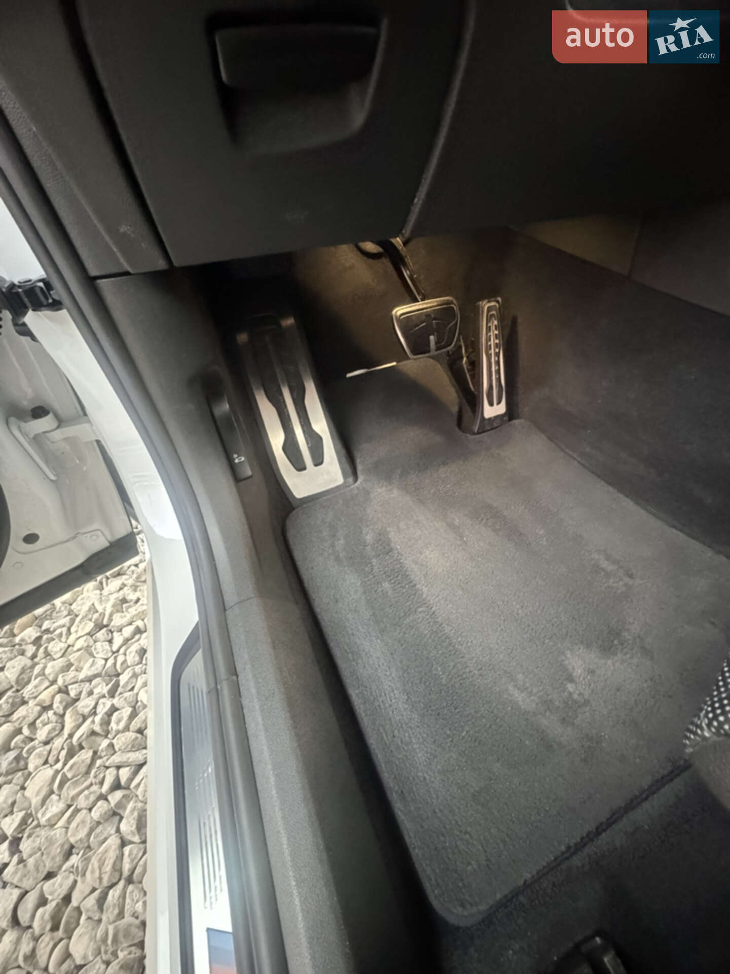 BMW 6 Series GT 2018 VIN WBAJW81060BK92822 фото оголошення 18 з 34
