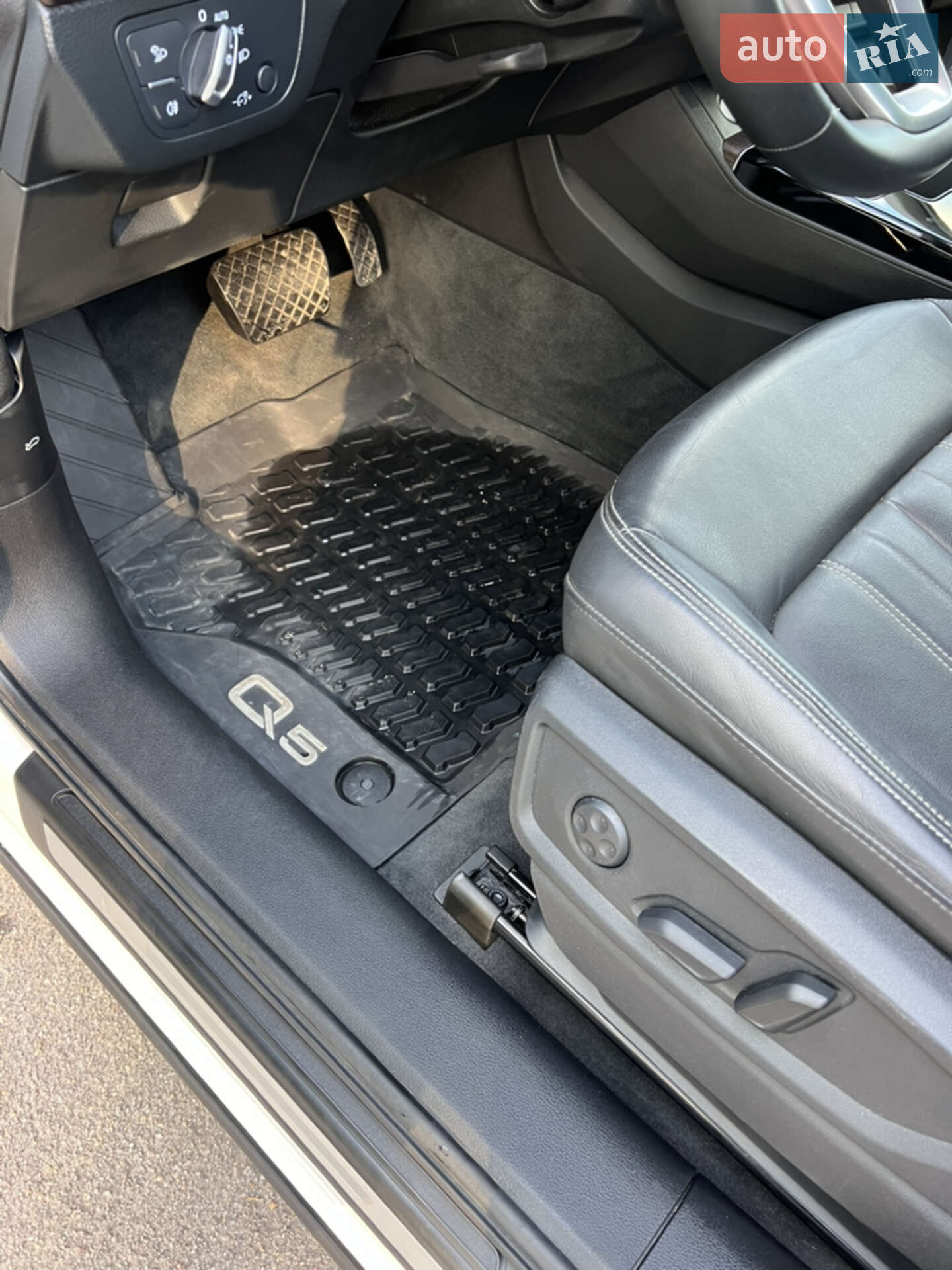 Audi Q5 2020 VIN WA1AAAFY0M2010729 фото оголошення 27 з 43