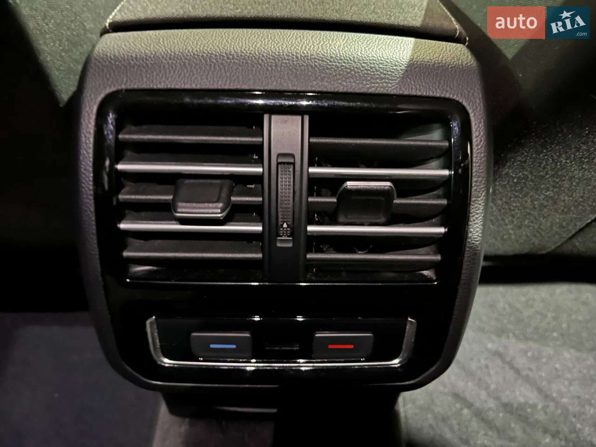 Volkswagen Passat 2018 VIN WVWZZZ3CZJE231406 фото оголошення 15 з 25