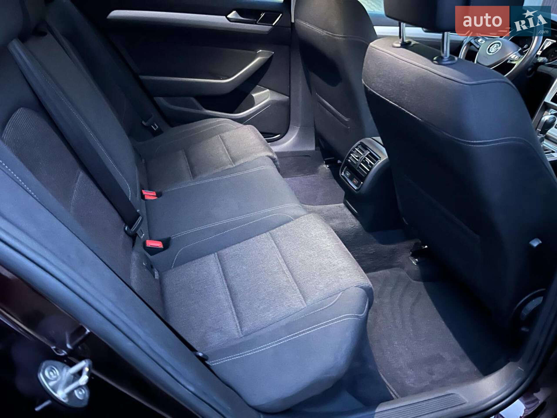 Volkswagen Passat 2018 VIN WVWZZZ3CZJE231406 фото оголошення 14 з 25