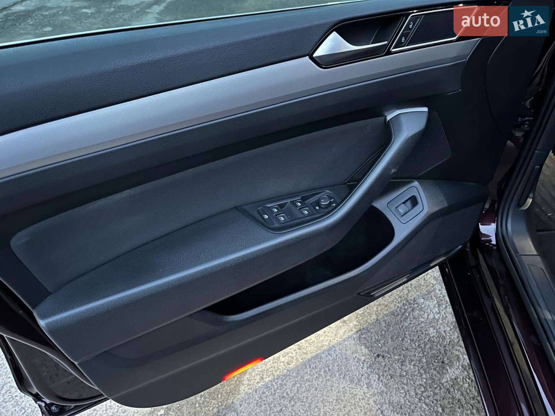 Volkswagen Passat 2018 VIN WVWZZZ3CZJE231406 фото оголошення 11 з 25
