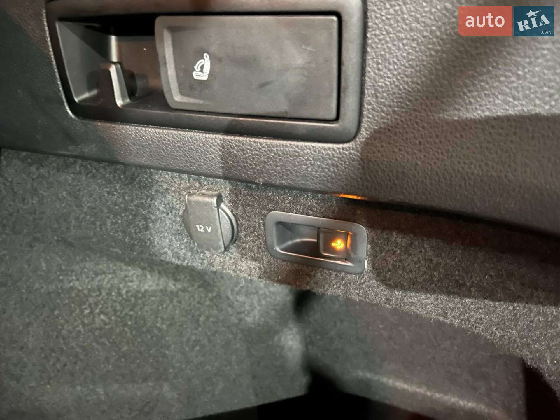 Volkswagen Passat 2018 VIN WVWZZZ3CZJE231406 фото оголошення 18 з 25