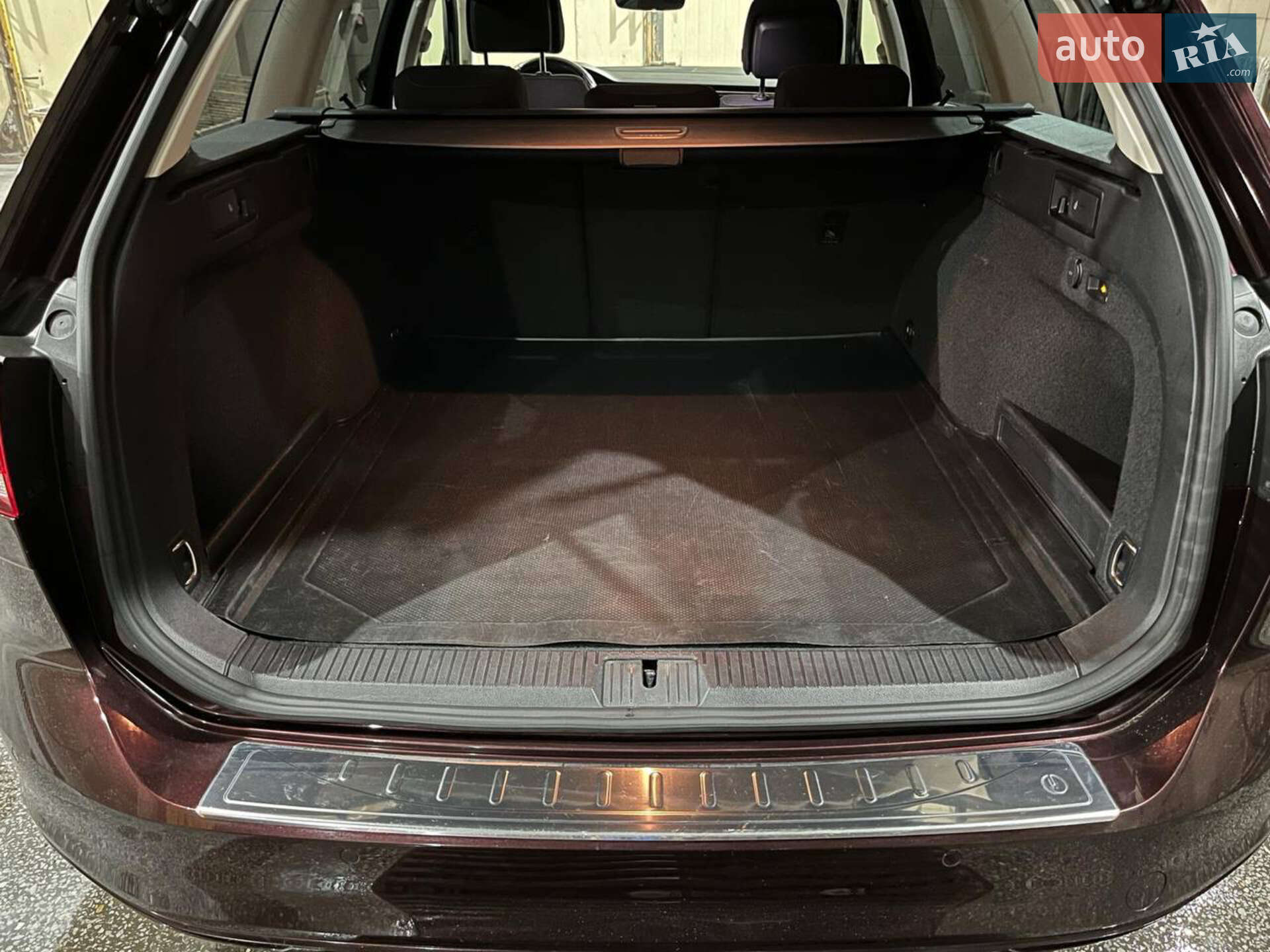 Volkswagen Passat 2018 VIN WVWZZZ3CZJE231406 фото оголошення 16 з 25