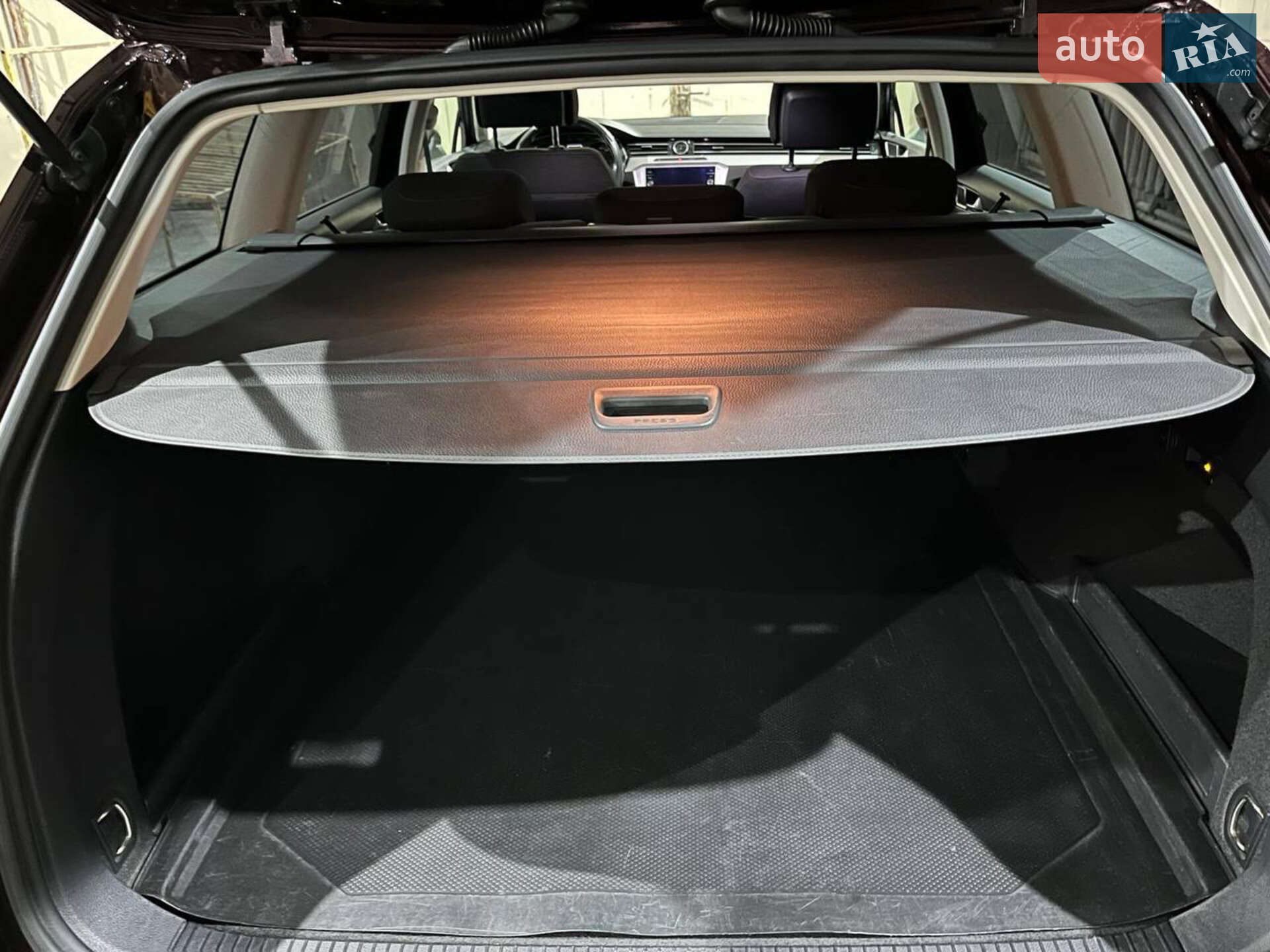 Volkswagen Passat 2018 VIN WVWZZZ3CZJE231406 фото оголошення 17 з 25