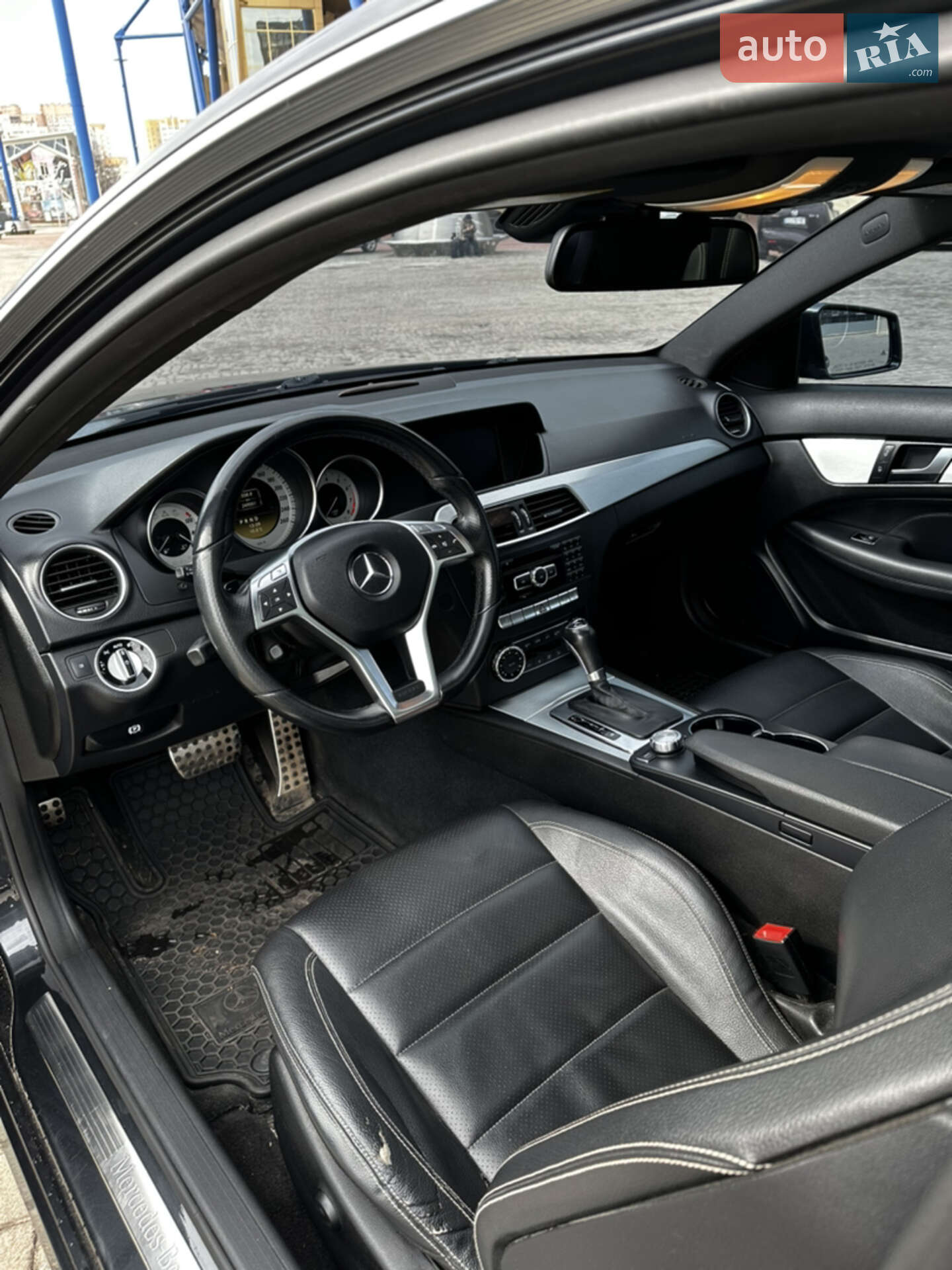 Mercedes-Benz C-Class 2012 VIN WDDGJ4HB2CF859428 фото оголошення 20 з 27