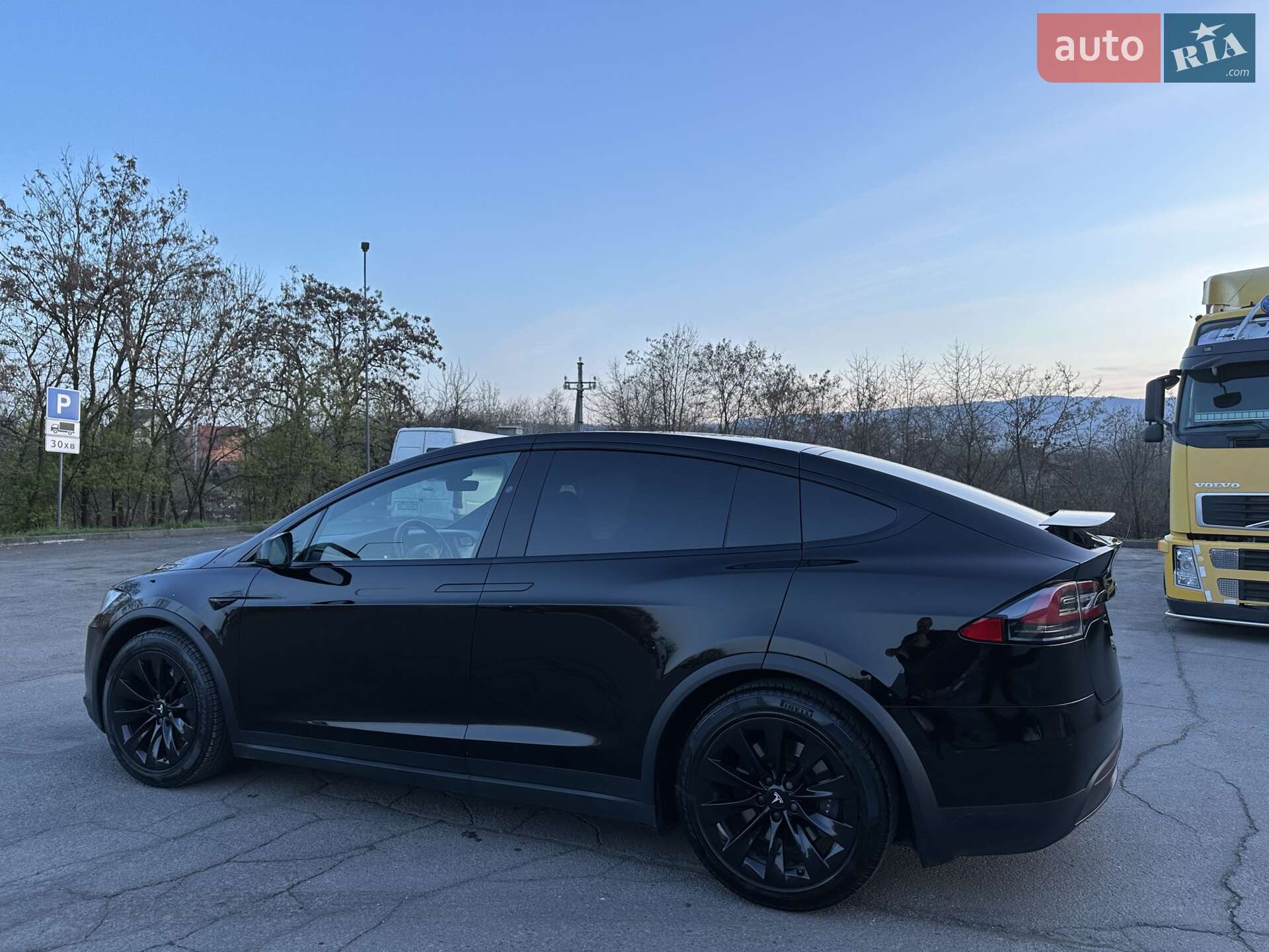 Tesla Model X 2018 VIN 5YJXCAE20JF123581 фото оголошення 2 з 27