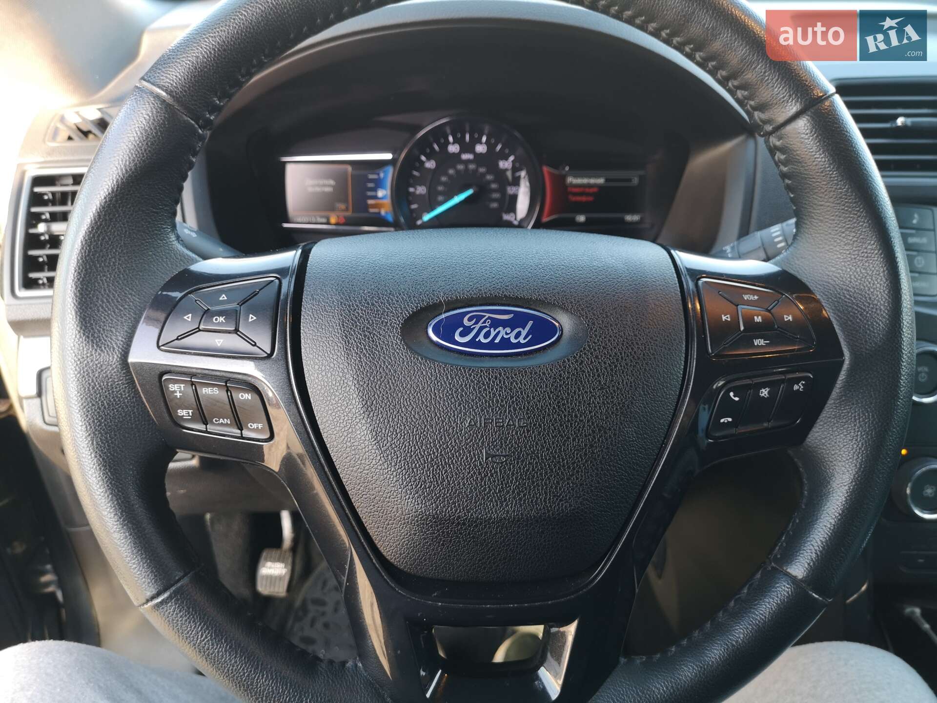 Ford Explorer 2018 VIN 1FM5K8D80KGA43824 фото оголошення 5 з 17