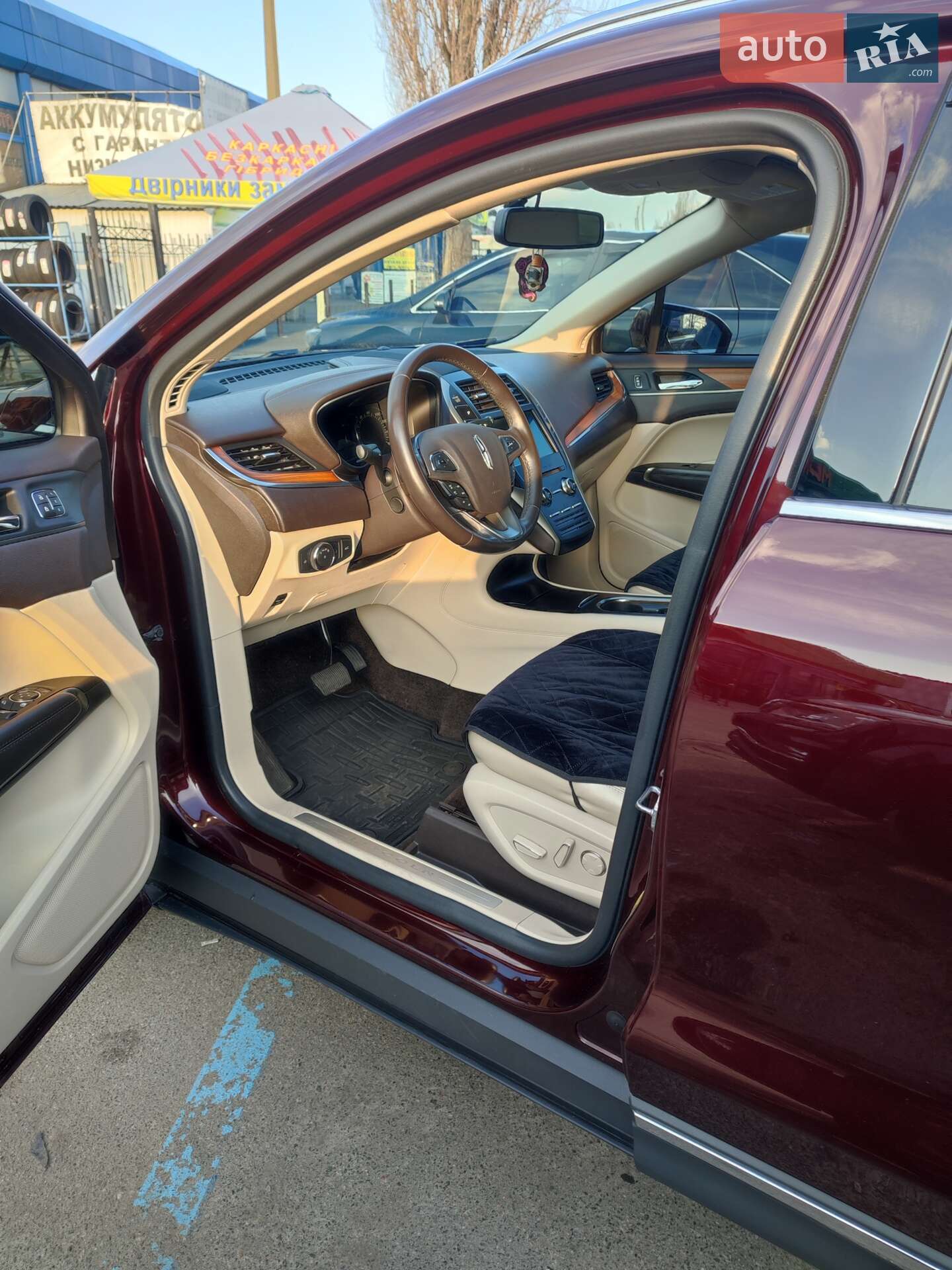 Lincoln MKC 2018 VIN 5LMCJ2D9XKUL07579 фото оголошення 2 з 32