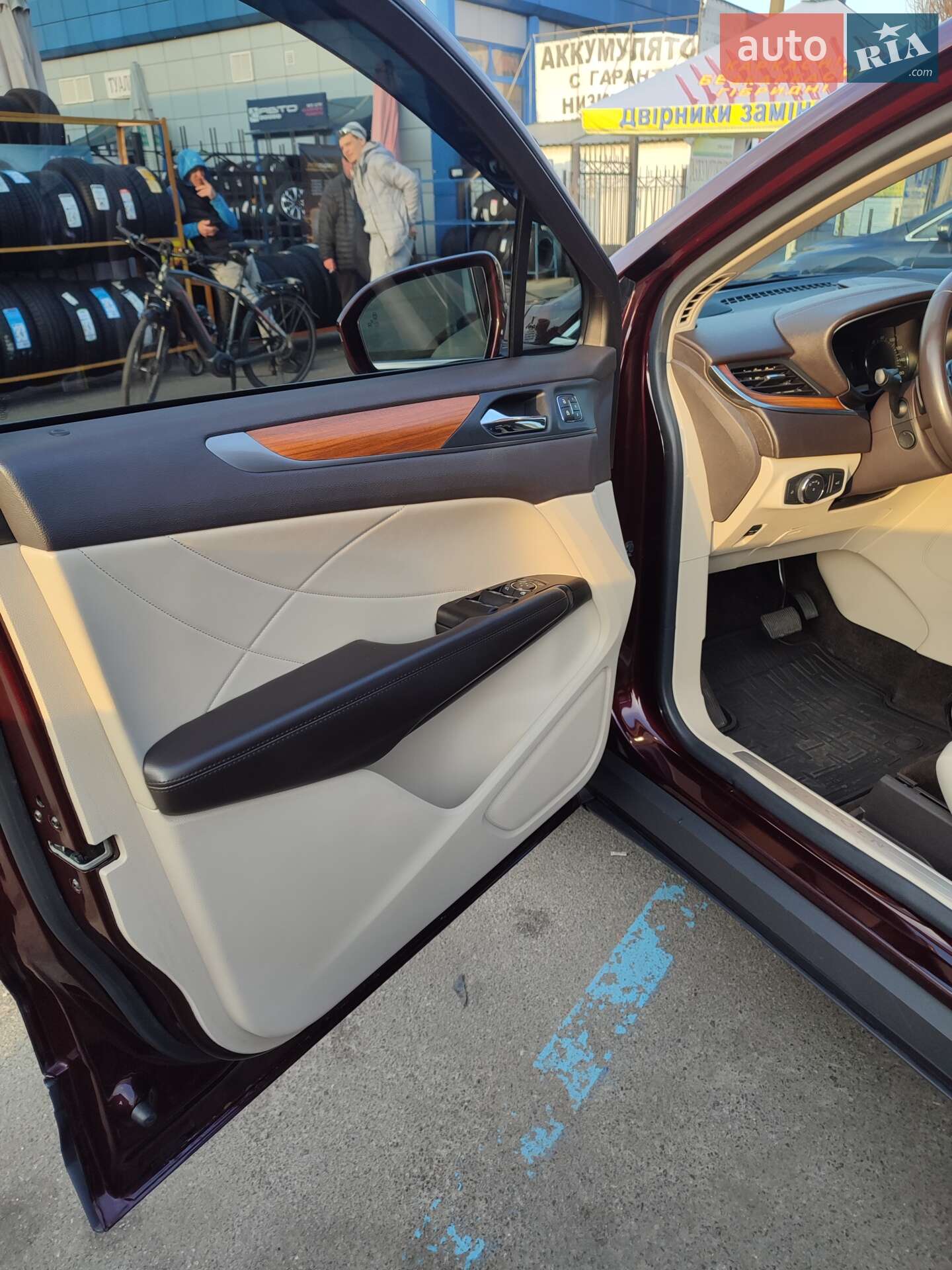 Lincoln MKC 2018 VIN 5LMCJ2D9XKUL07579 фото оголошення 3 з 32