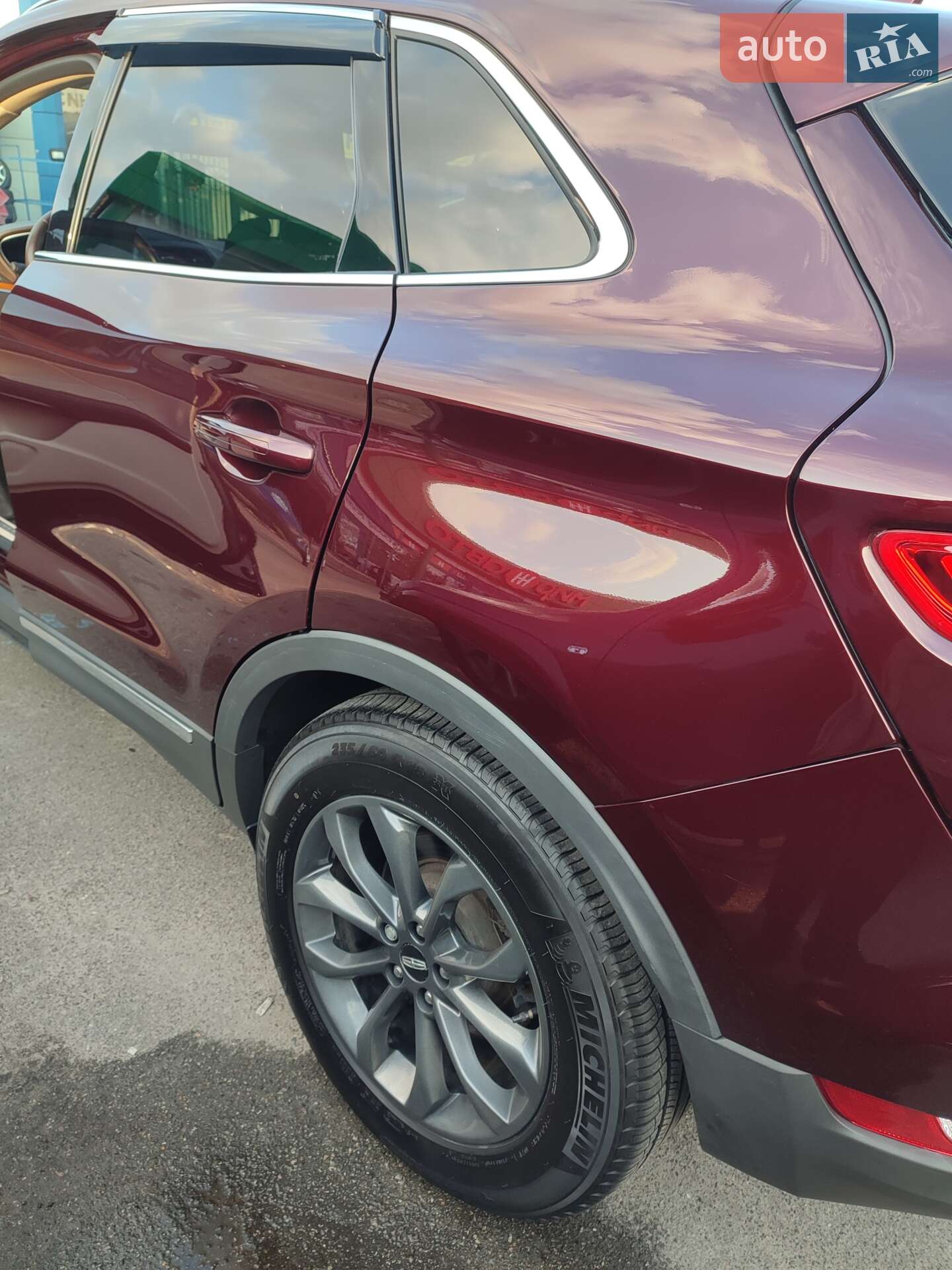 Lincoln MKC 2018 VIN 5LMCJ2D9XKUL07579 фото оголошення 4 з 32