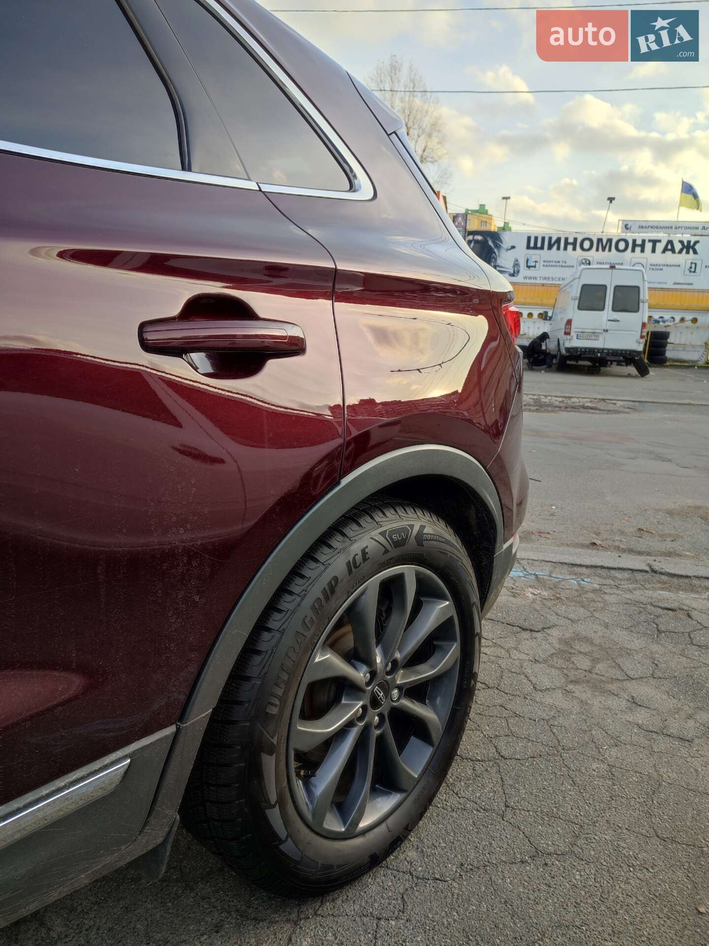 Lincoln MKC 2018 VIN 5LMCJ2D9XKUL07579 фото оголошення 9 з 32