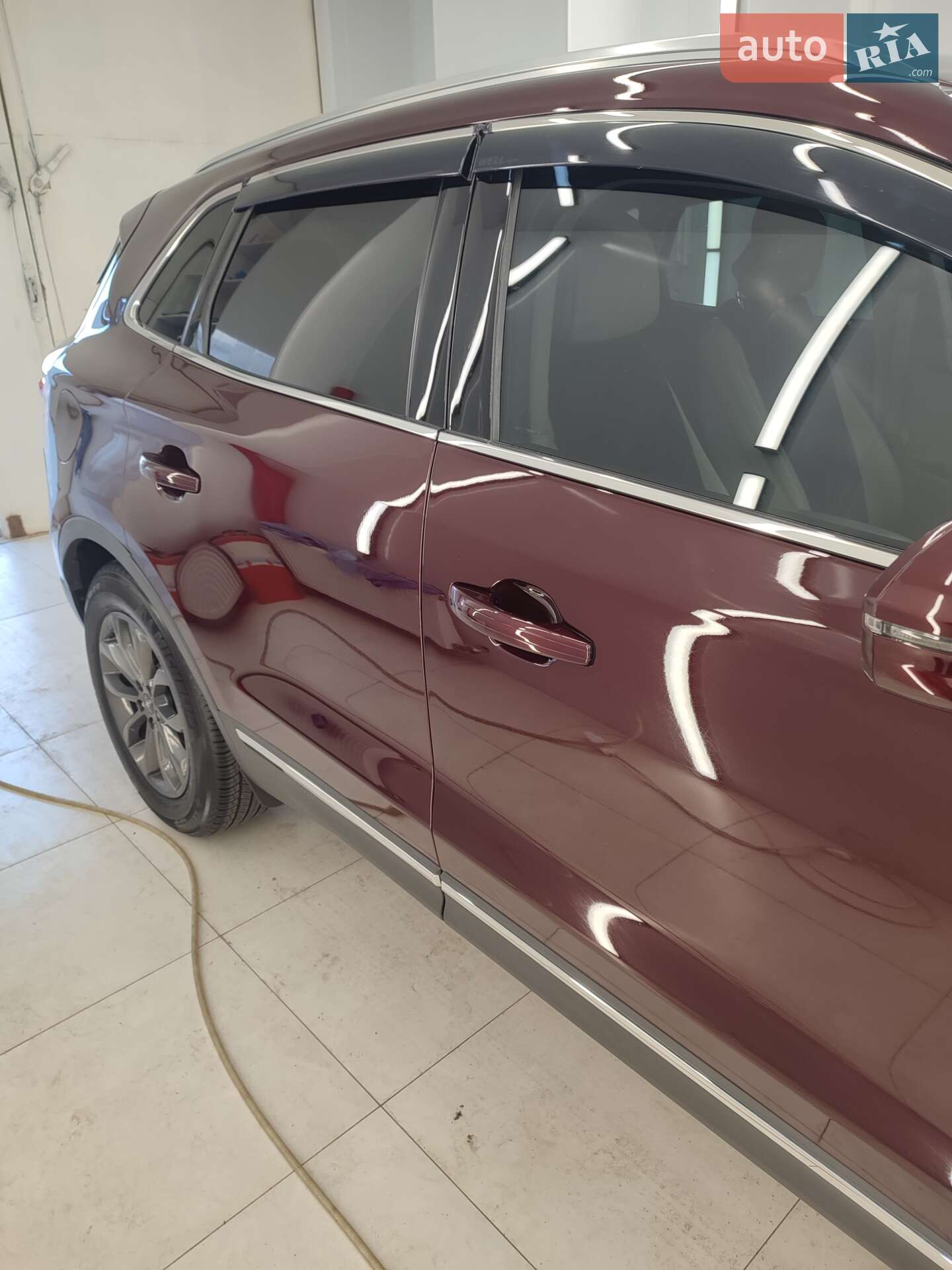 Lincoln MKC 2018 VIN 5LMCJ2D9XKUL07579 фото оголошення 25 з 32