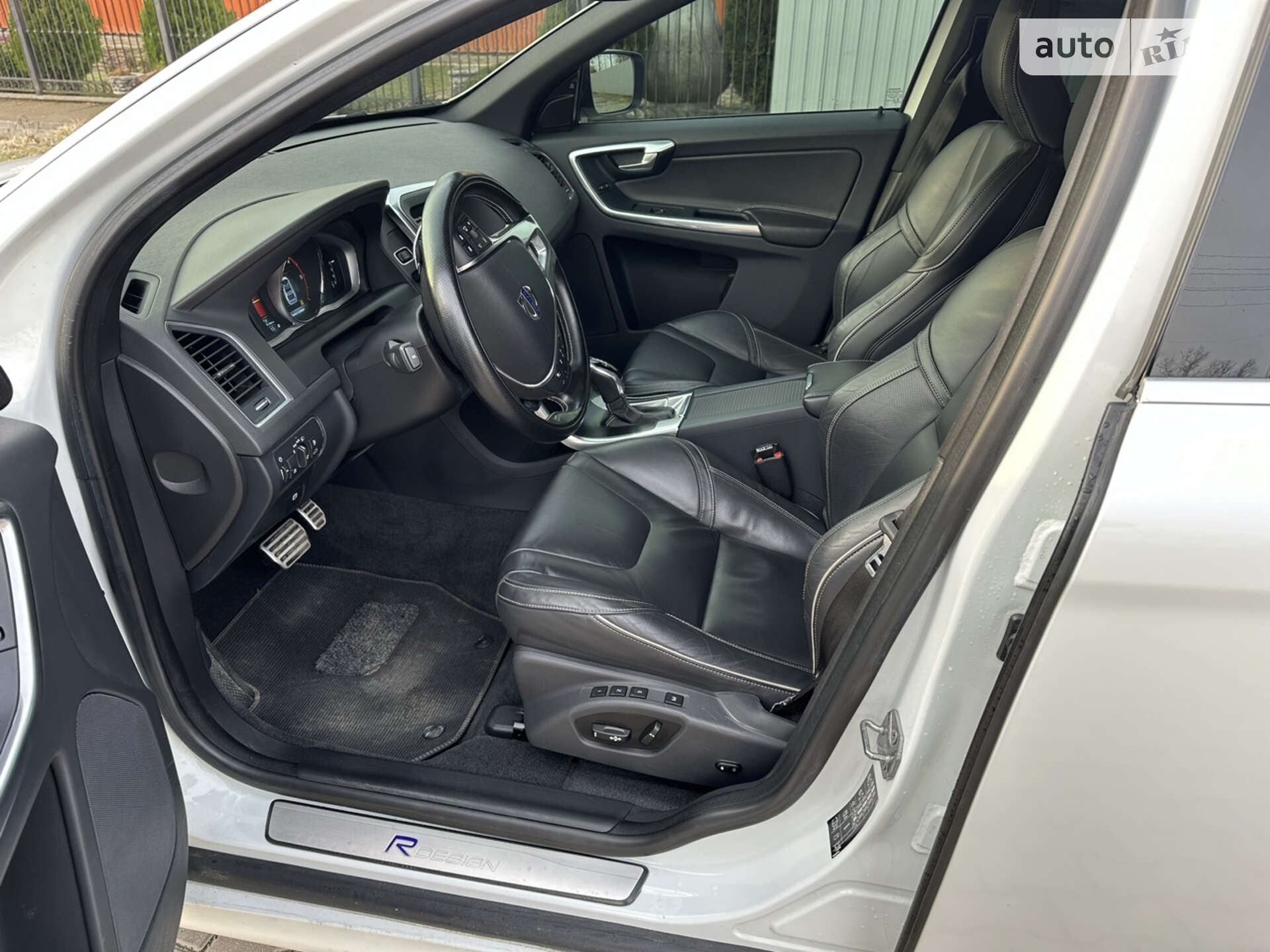 Volvo XC60 2015 VIN YV1DZ8256F2706380 фото оголошення 22 з 30