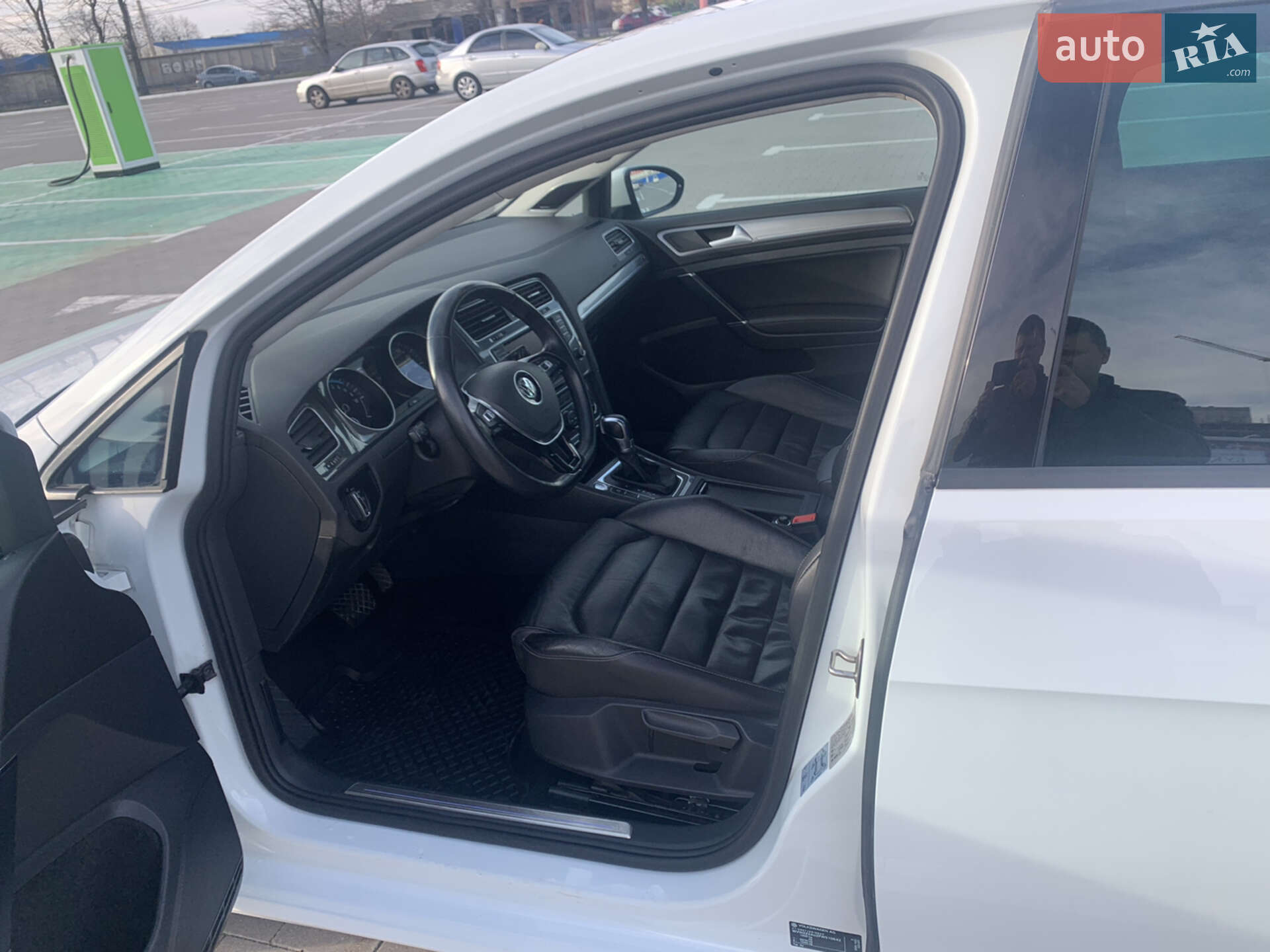 Volkswagen e-Golf 2015 VIN WVWZZZAUZFW910542 фото оголошення 14 з 33